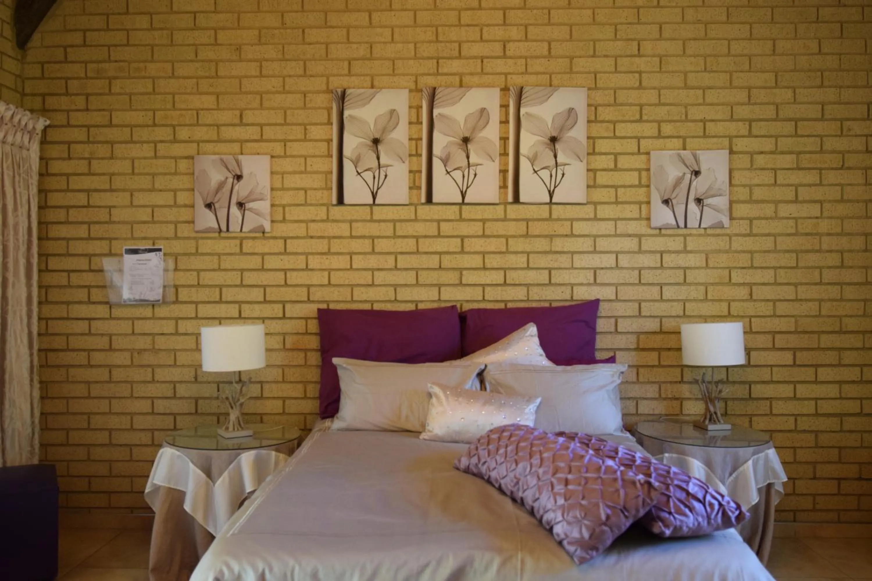 Bed in Thabong Bed and Breakfast