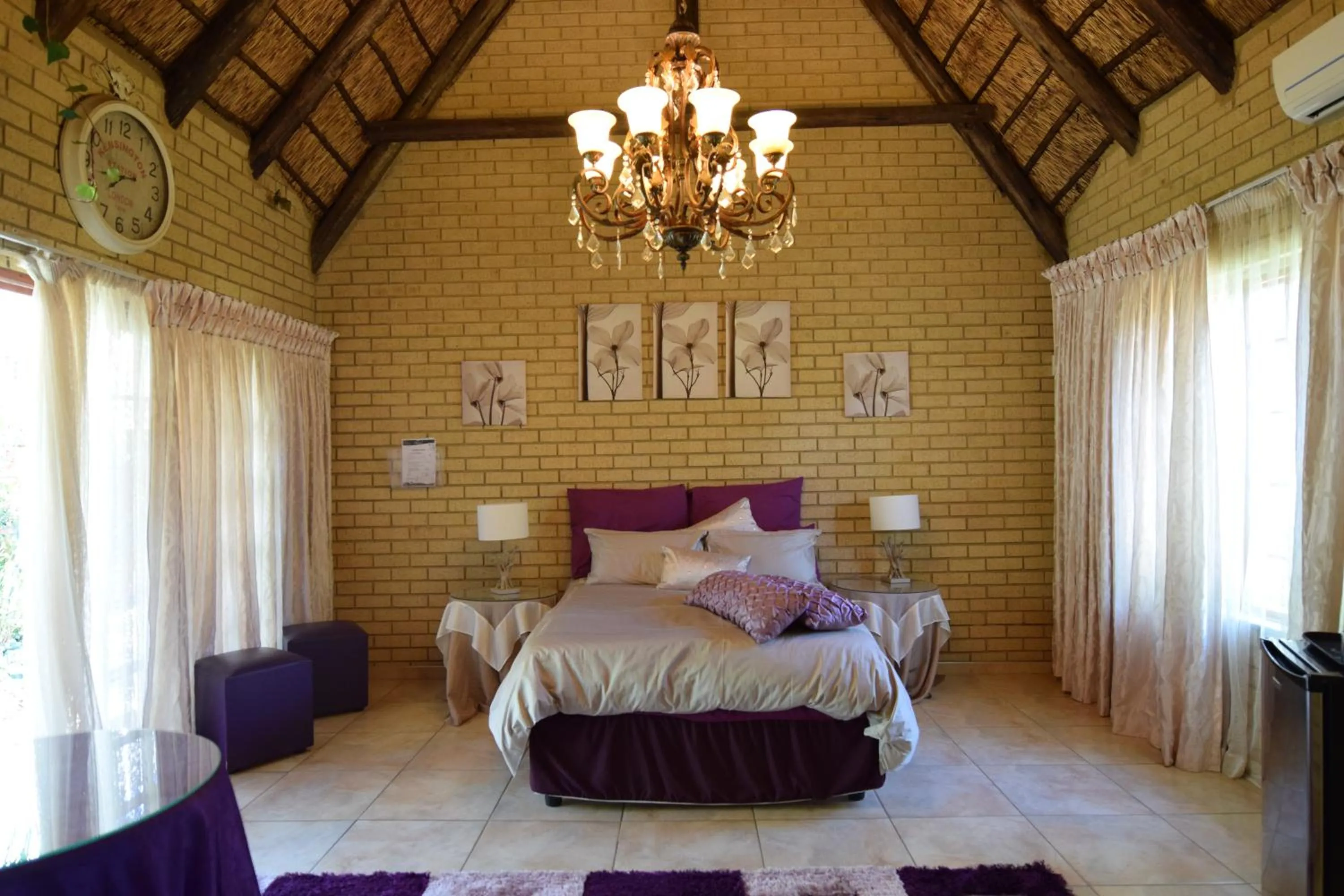 Bed in Thabong Bed and Breakfast