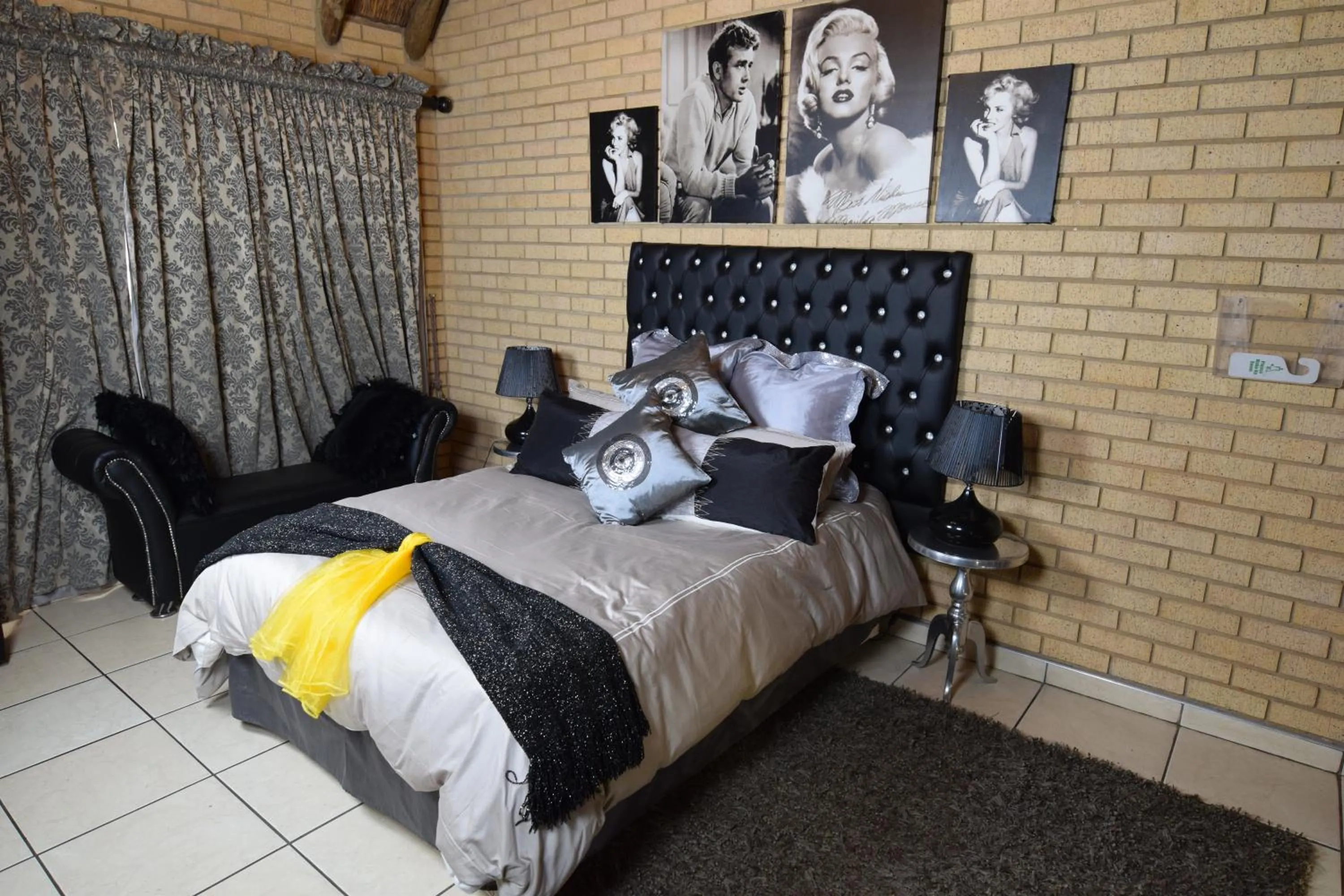 Bed in Thabong Bed and Breakfast