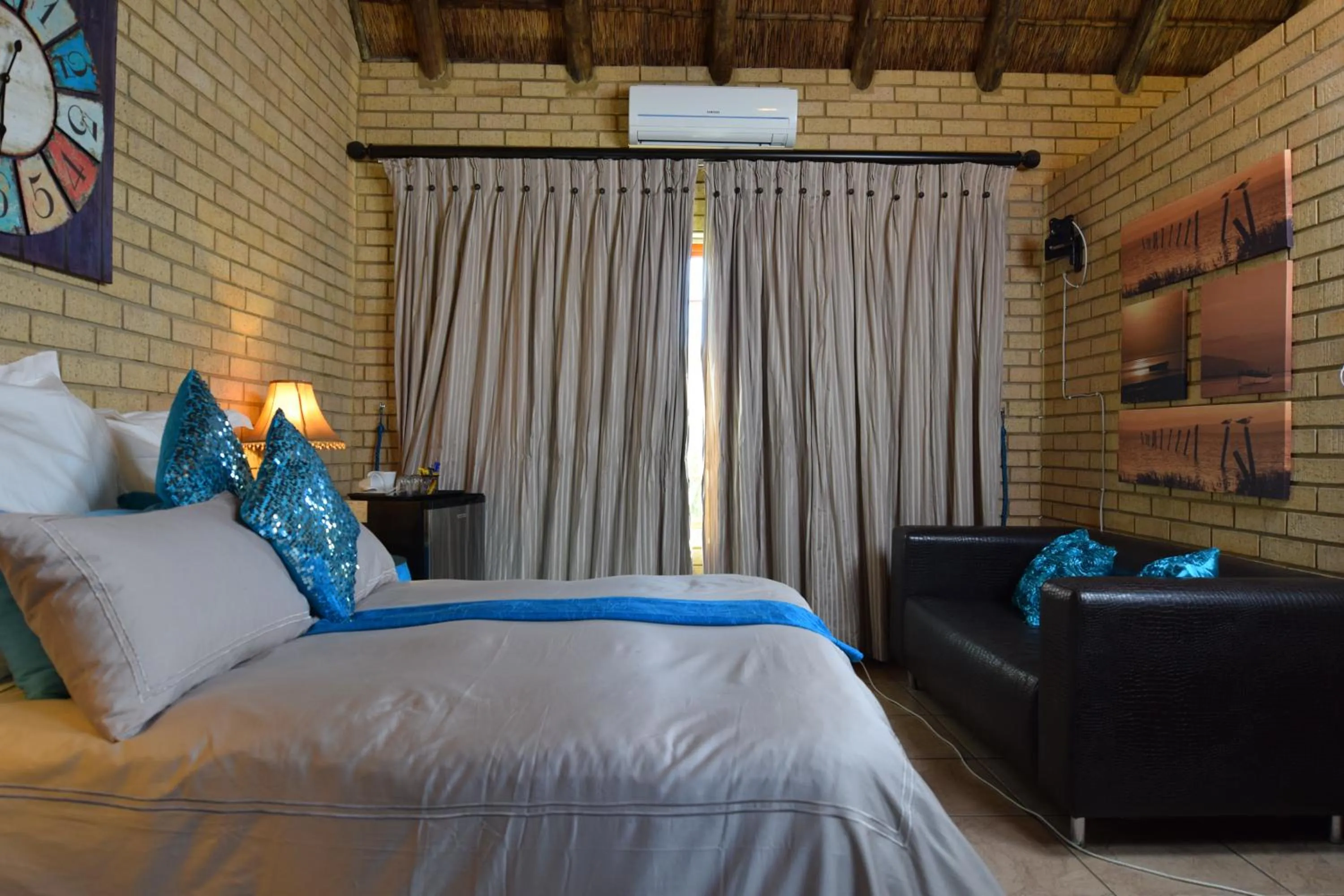 Bed in Thabong Bed and Breakfast
