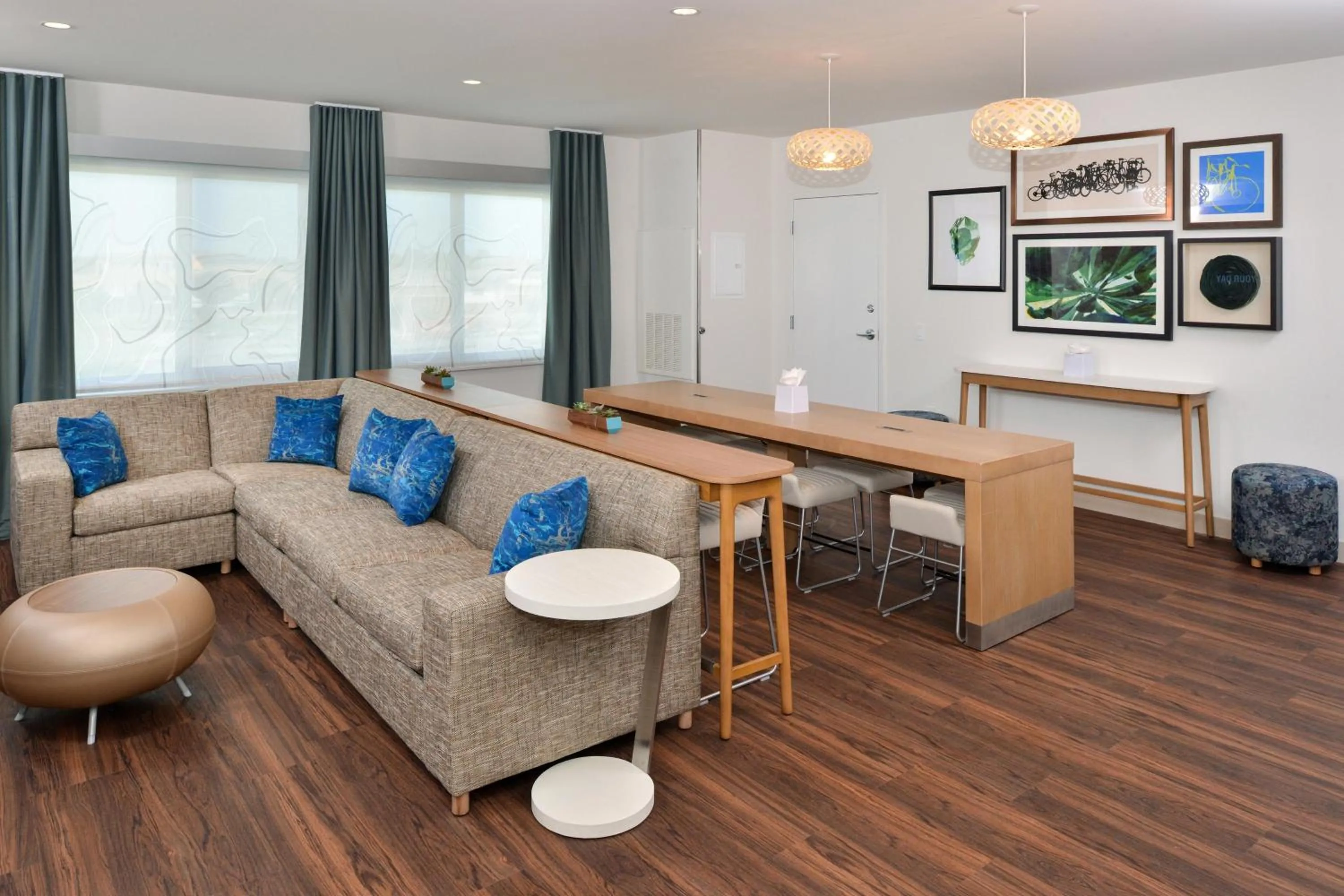 Photo of the whole room in Element Kansas City Overland Park