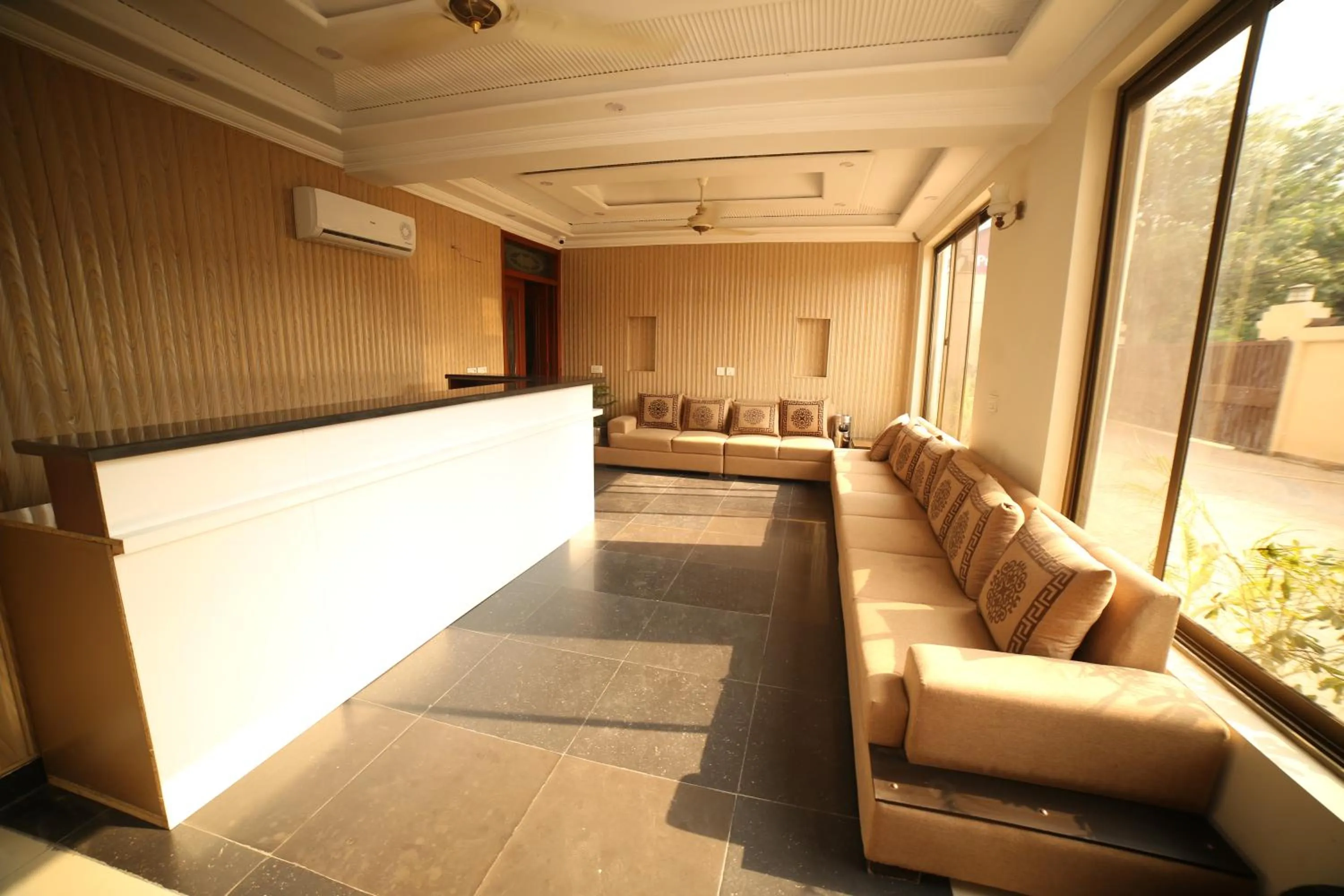 Lobby or reception in Premier Inn Grand Gulberg Lahore