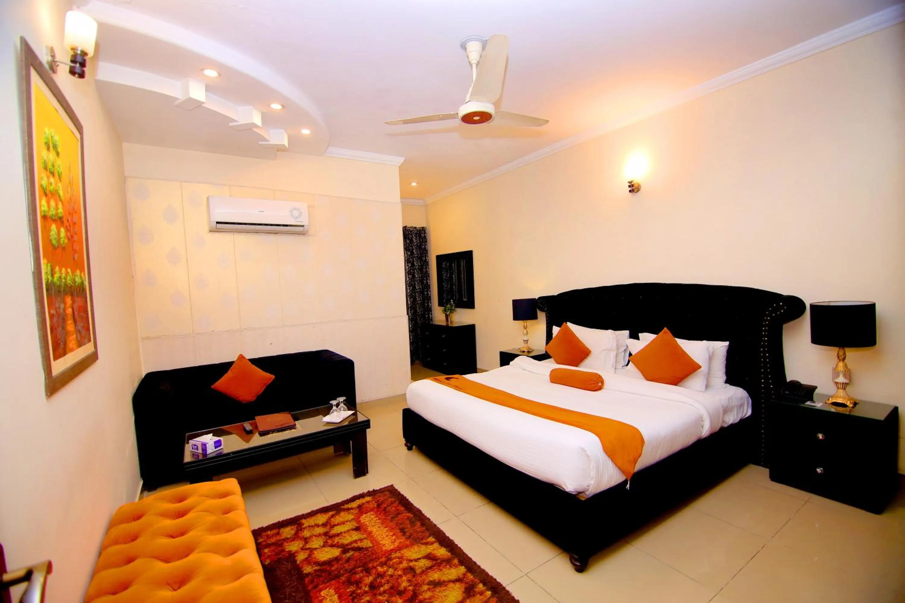 Bedroom, Bed in Premier Inn Grand Gulberg Lahore