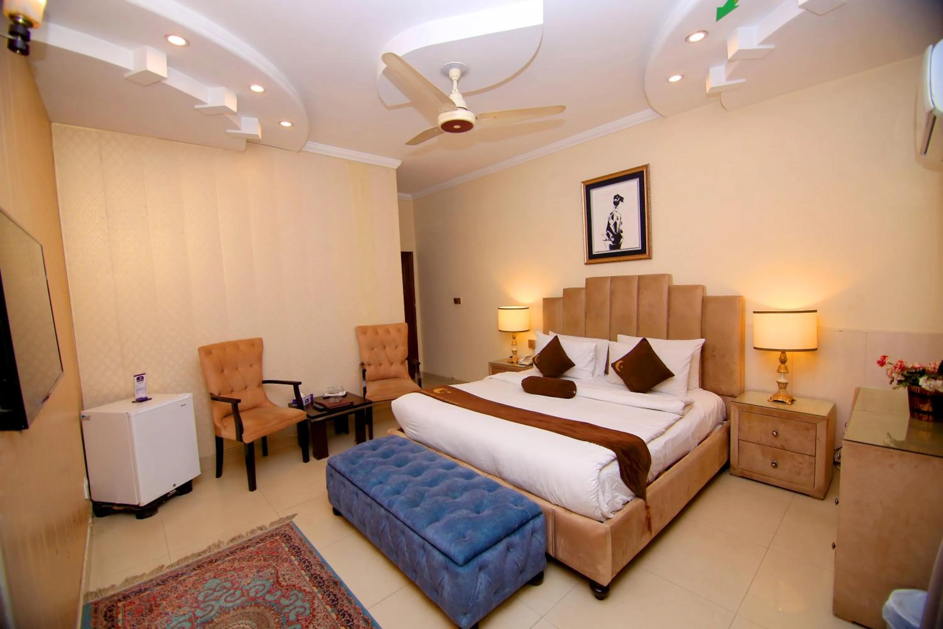 Bedroom, Bed in Premier Inn Grand Gulberg Lahore