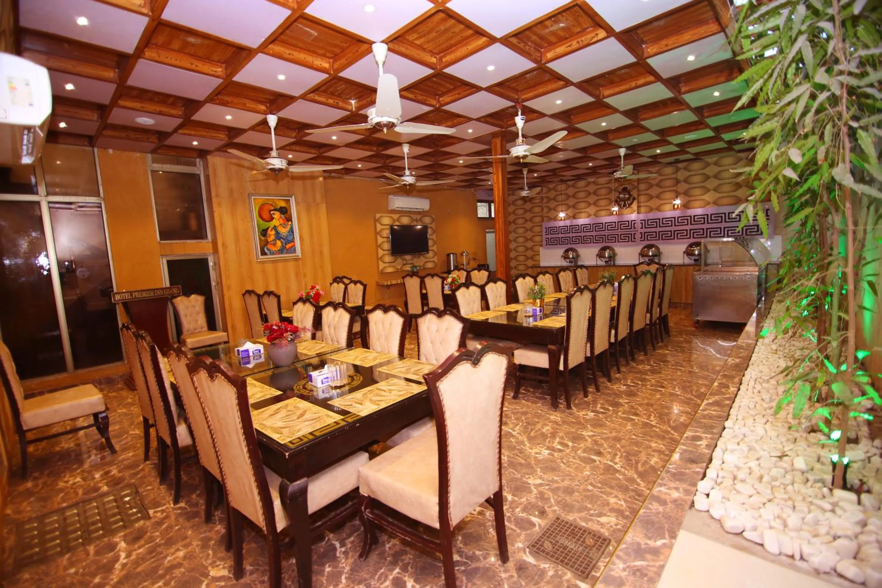Restaurant/places to eat in Premier Inn Grand Gulberg Lahore
