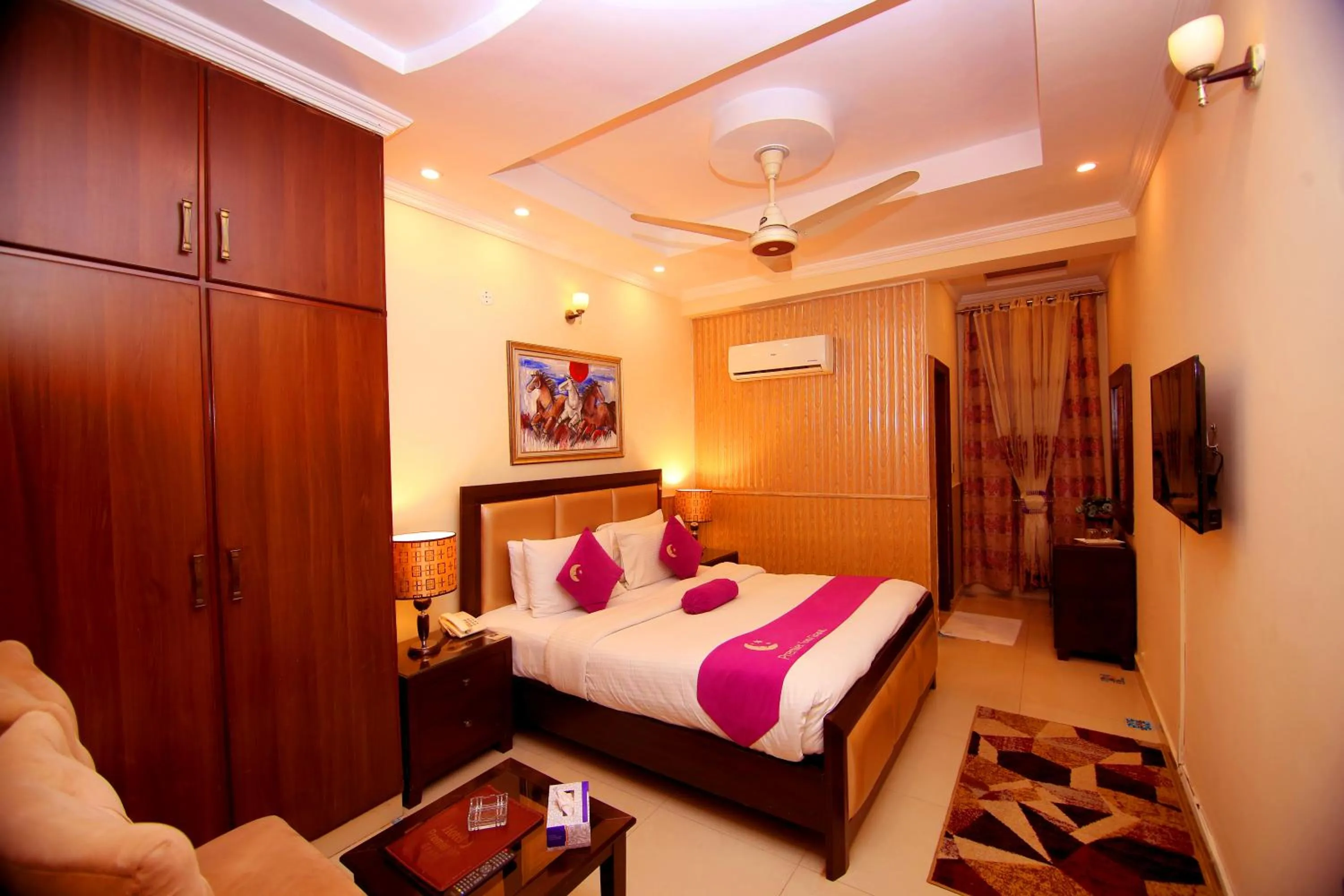 Bedroom, Bed in Premier Inn Grand Gulberg Lahore