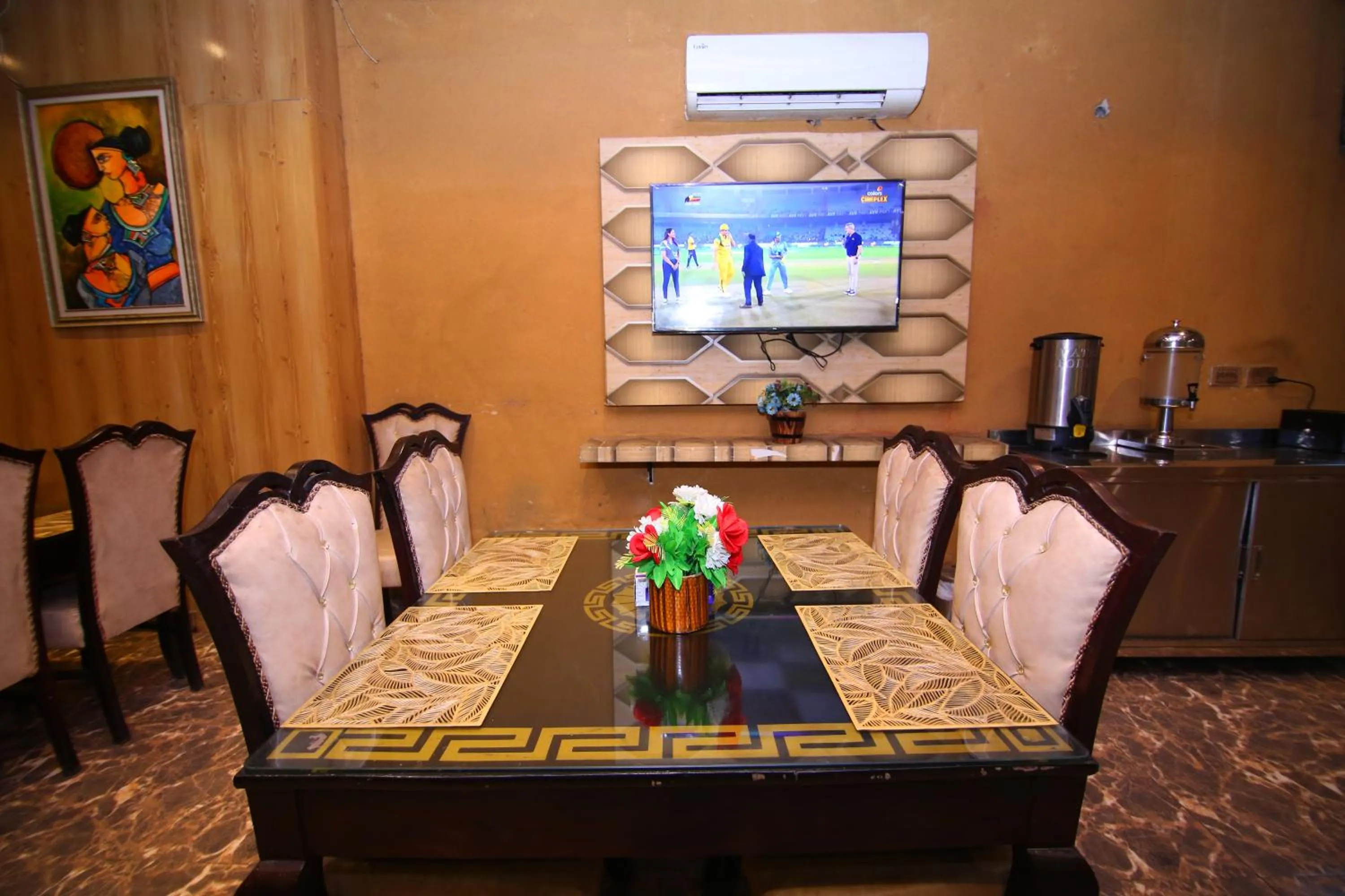 Restaurant/places to eat in Premier Inn Grand Gulberg Lahore