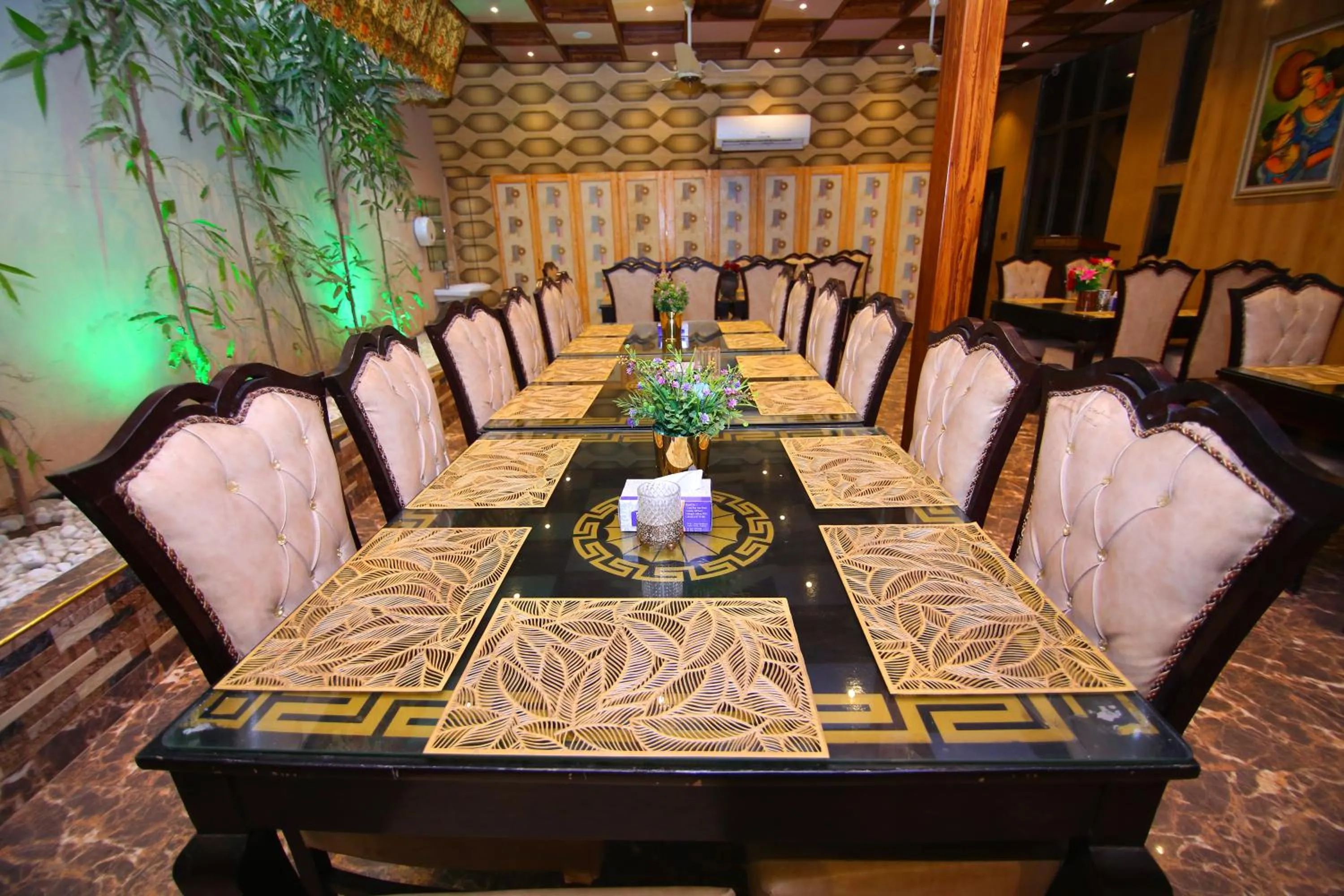 Restaurant/places to eat in Premier Inn Grand Gulberg Lahore