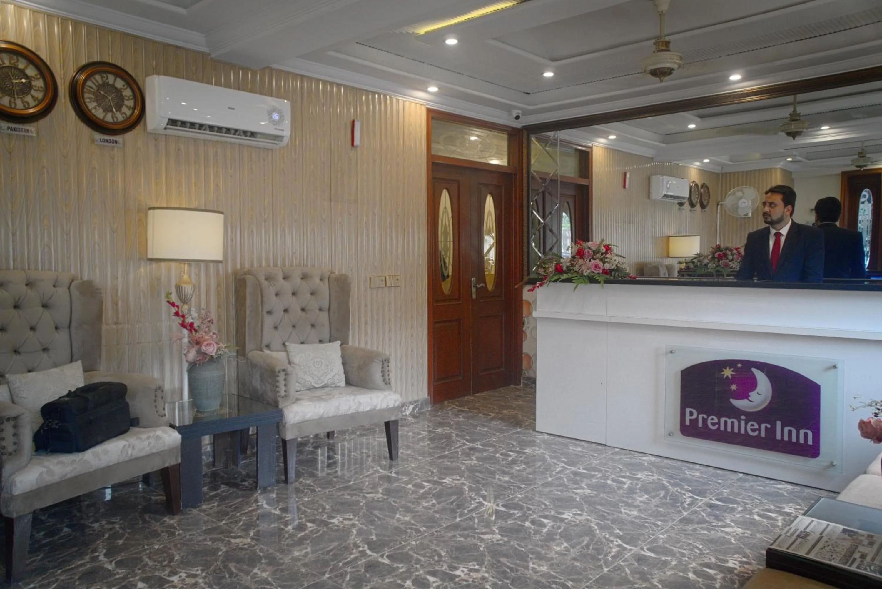 Lobby or reception in Premier Inn Grand Gulberg Lahore