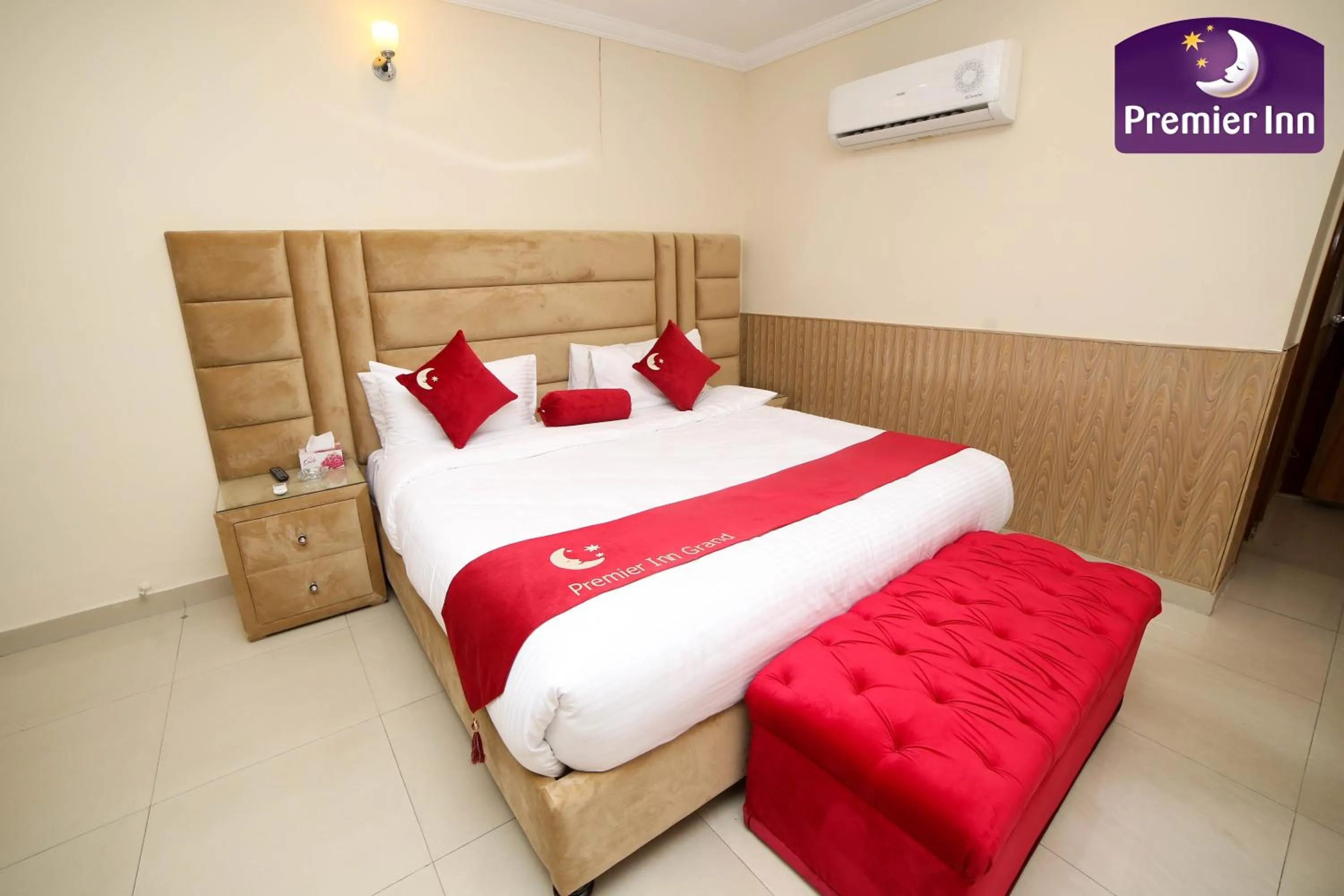 Bedroom, Bed in Premier Inn Grand Gulberg Lahore