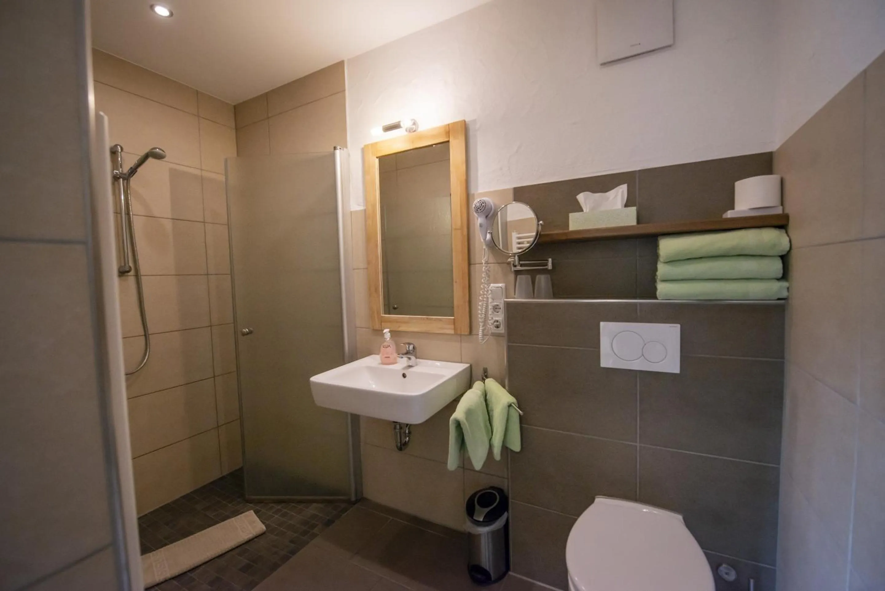 Bathroom in Landgasthof Winzerscheune