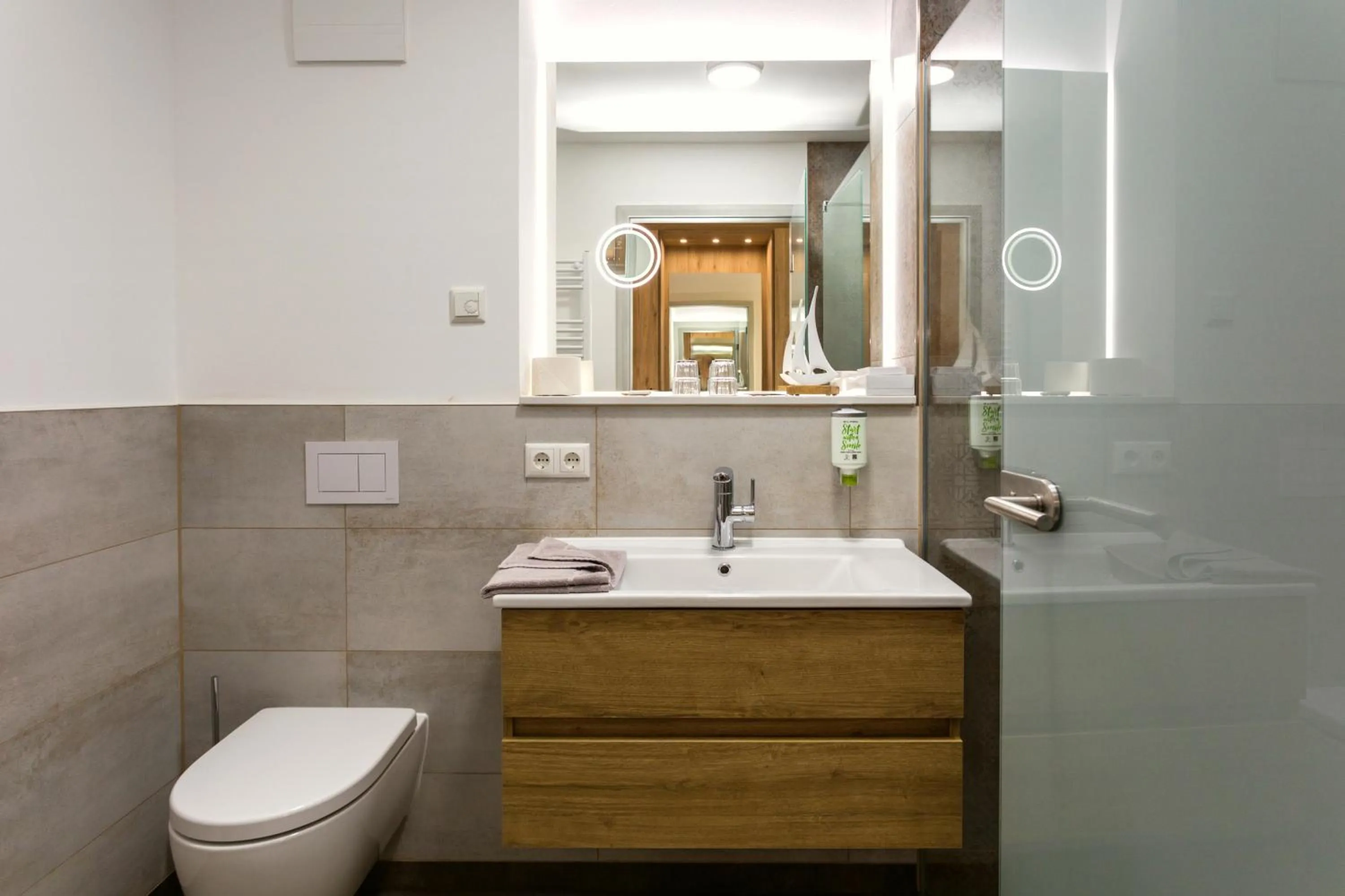 Toilet in Hotel & Restaurant Hanse Kogge