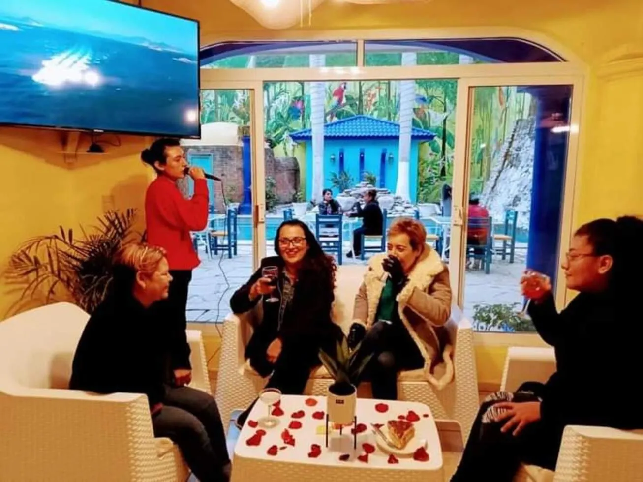 Karaoke in HOTEL ESMERALDA