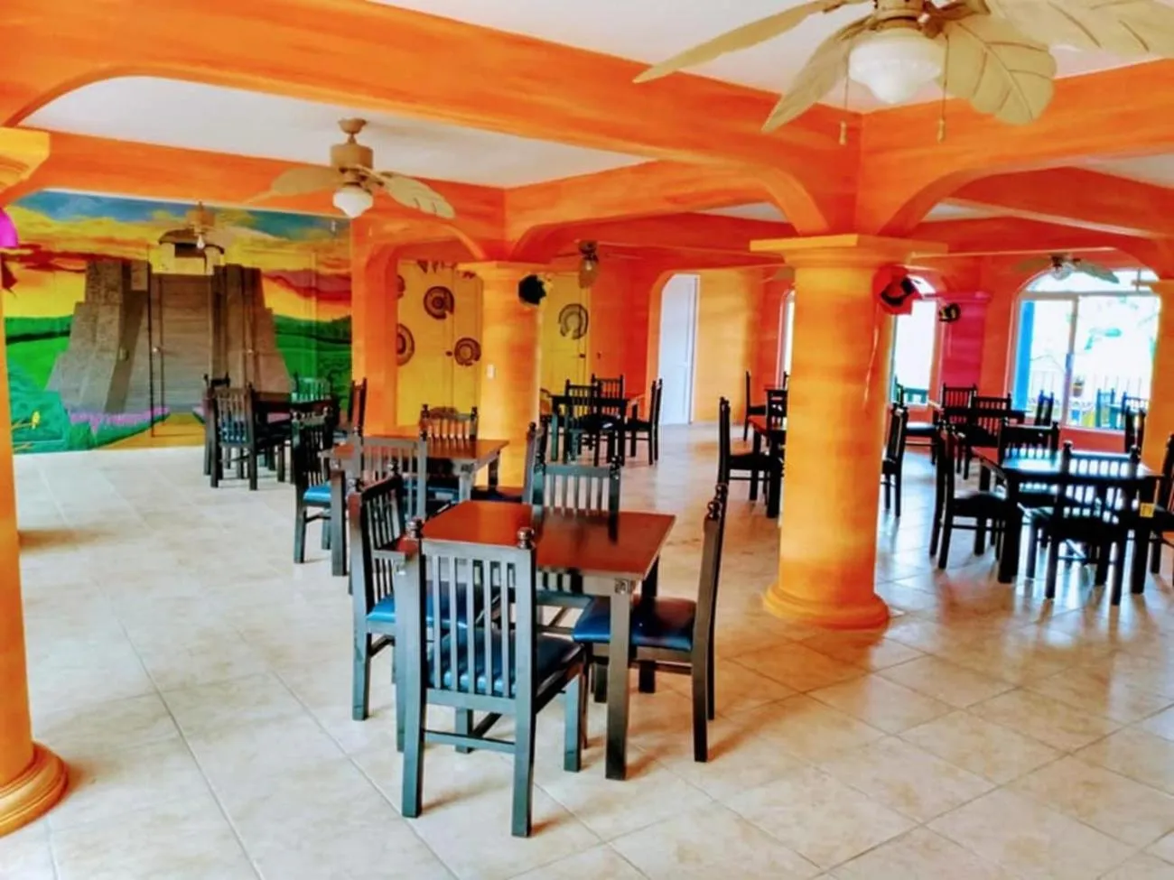 Restaurant/places to eat in HOTEL ESMERALDA