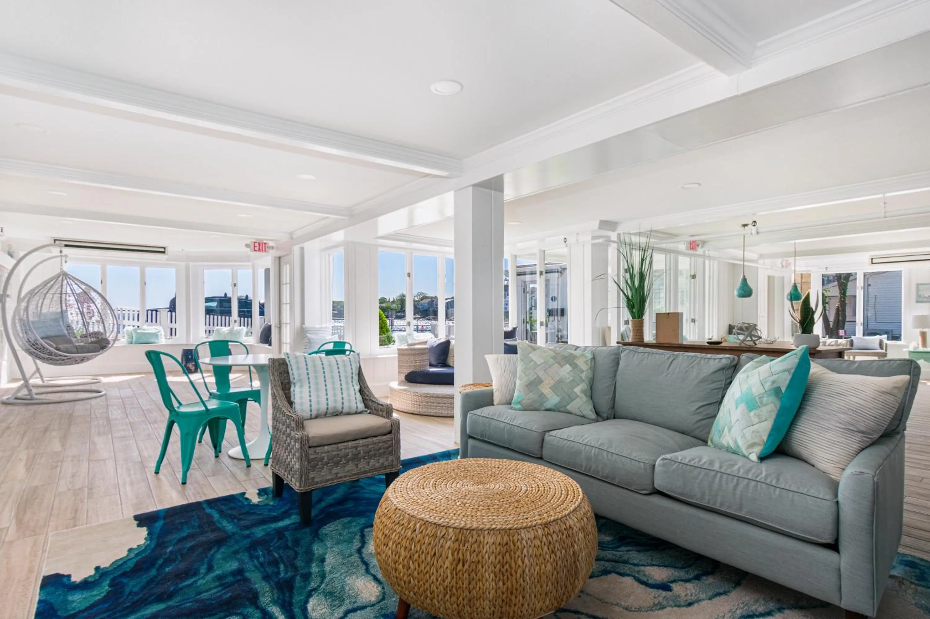 Communal lounge/ TV room in The Cove at Rockport