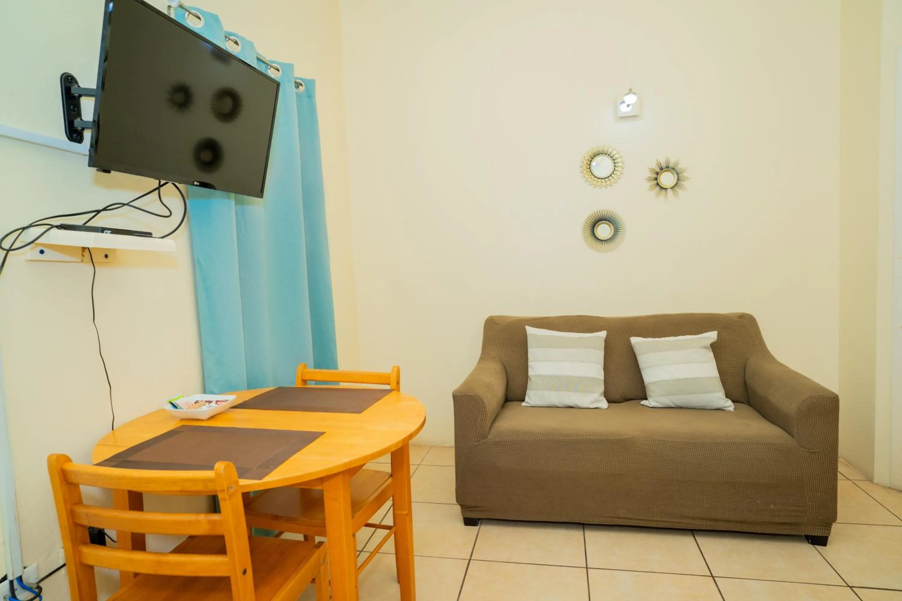 Connie's Comfort Suites