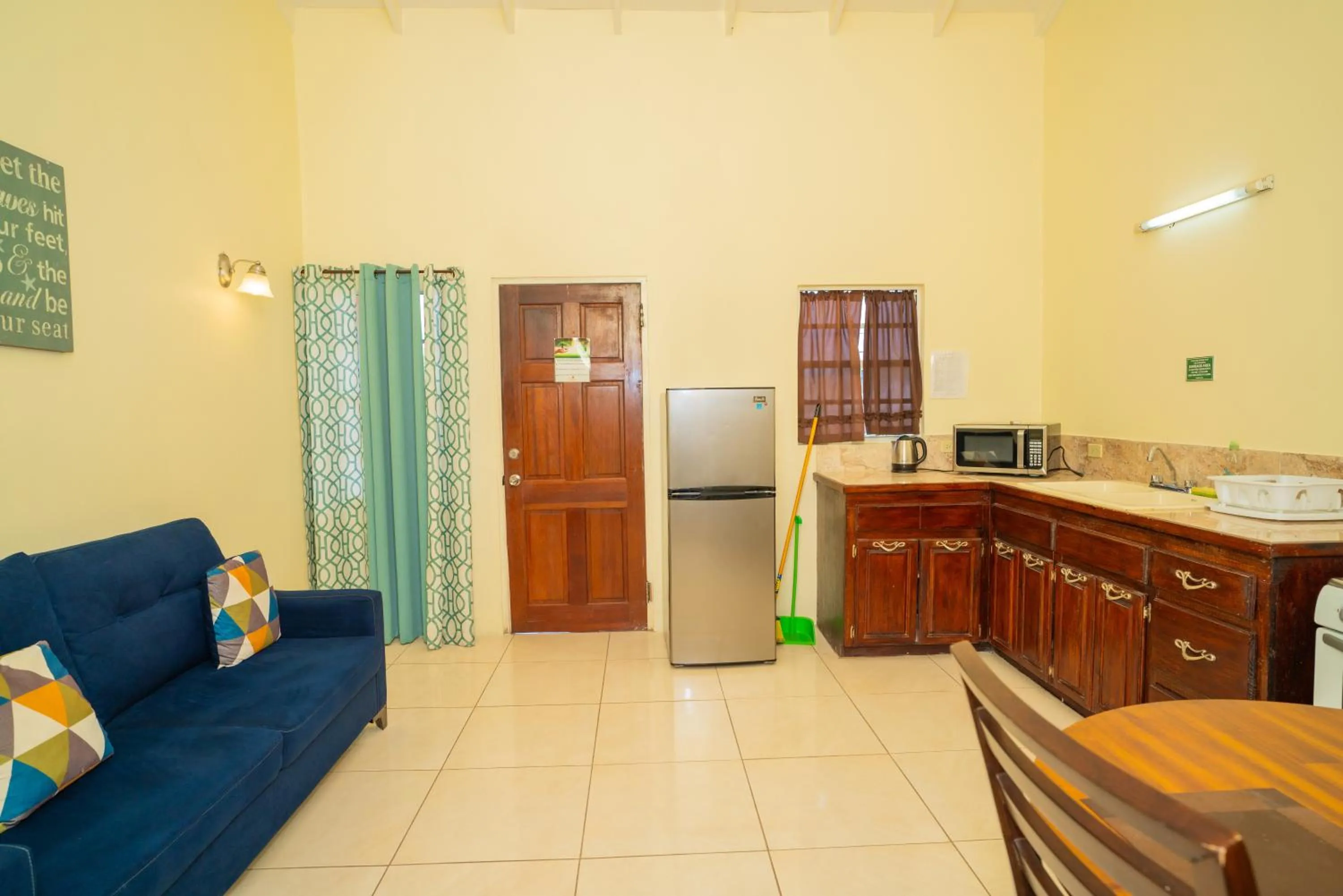 Connie's Comfort Suites