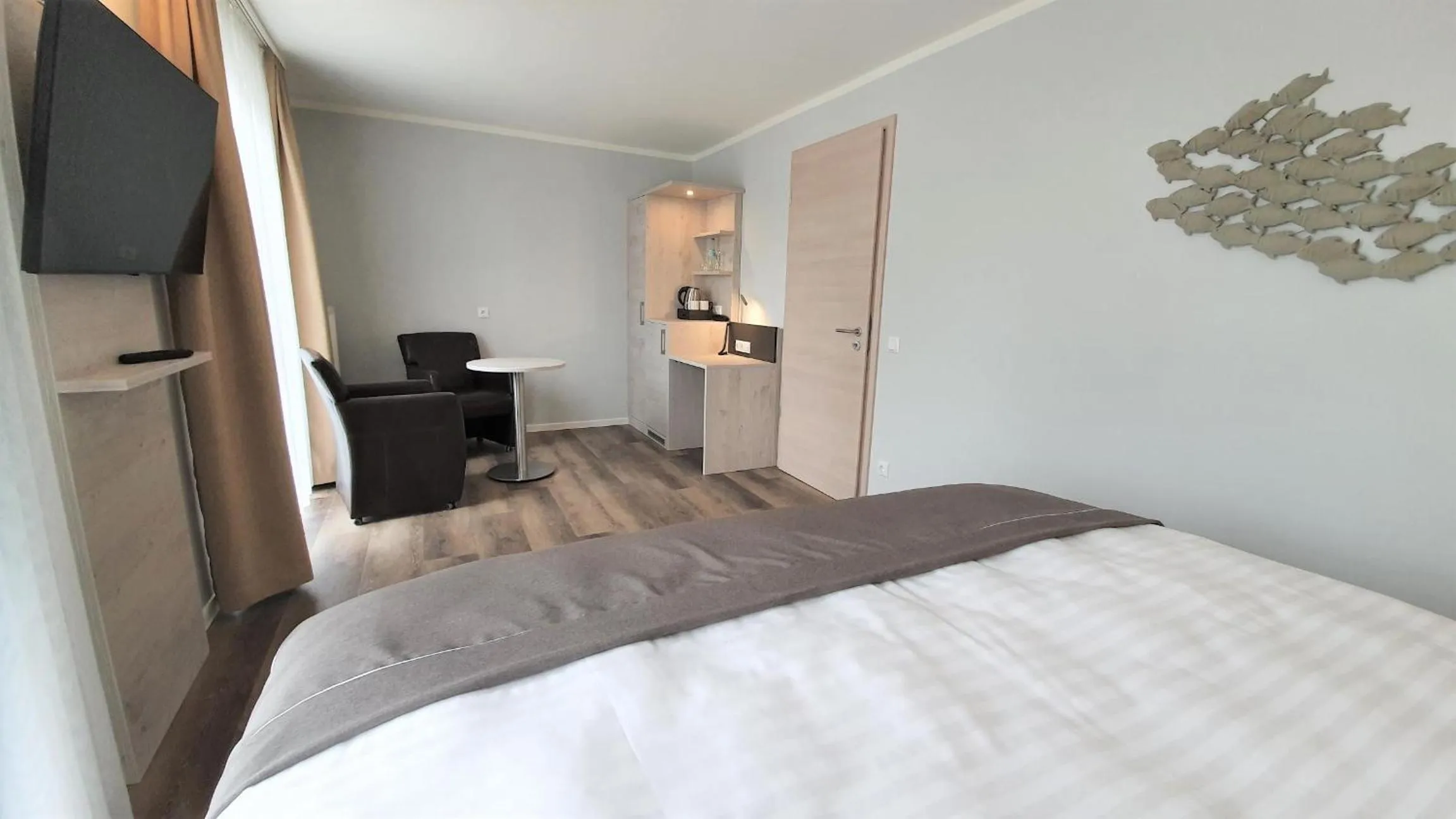 Seating area, Bed in R&R Strandhotel Baabe