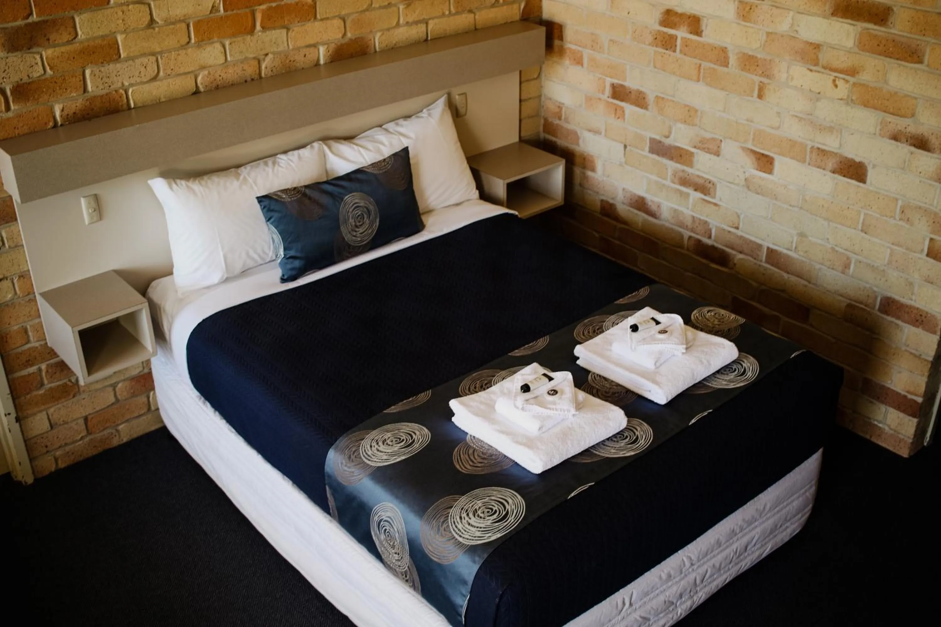 Bed in The Australian Hotel St George