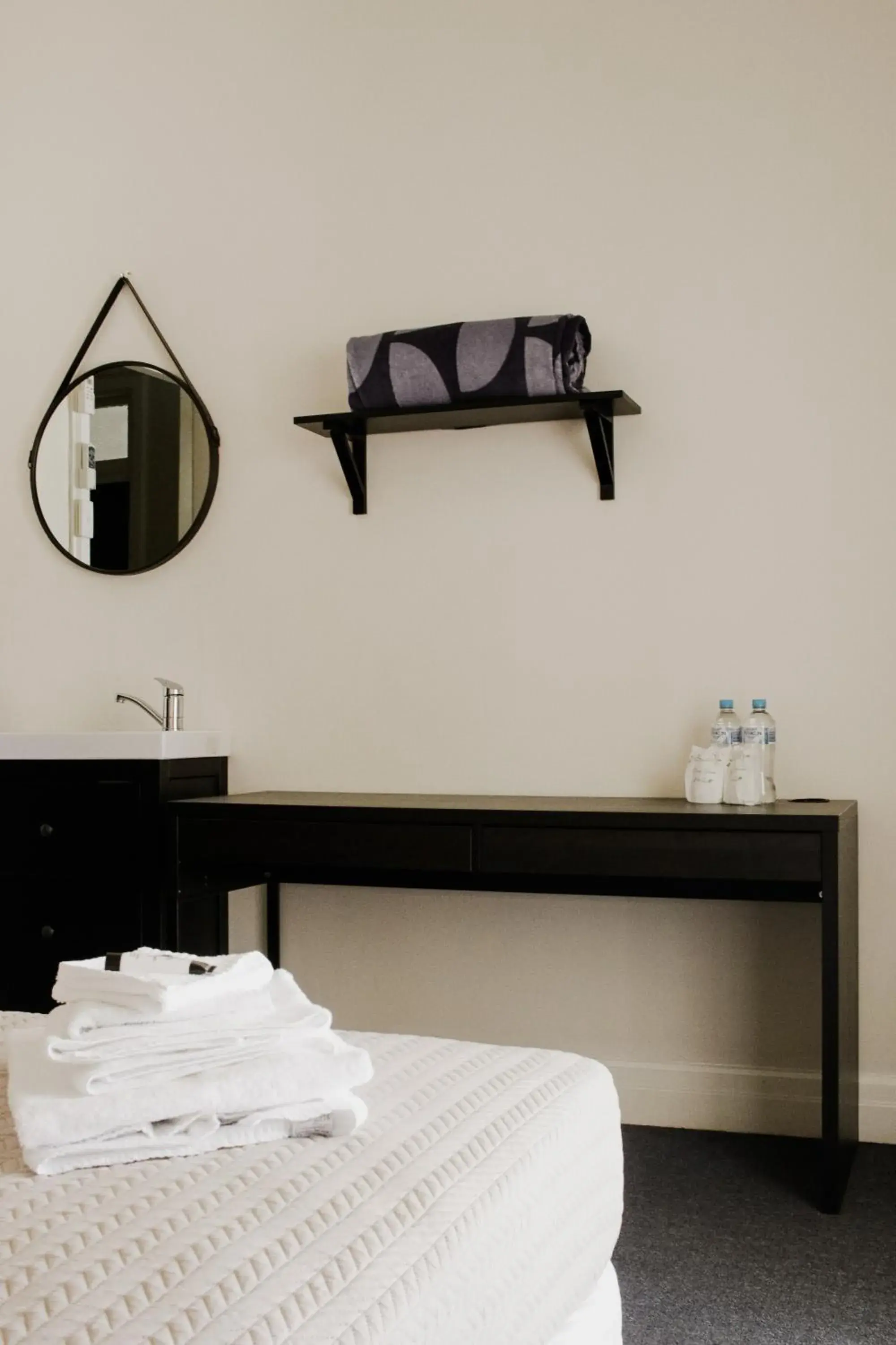 Hotel Budget Room - single occupancy - Shared Bathroom in The Australian Hotel St George Hotel Budget Room - single occupancy - Shared Bathroom in The Australian Hotel St George