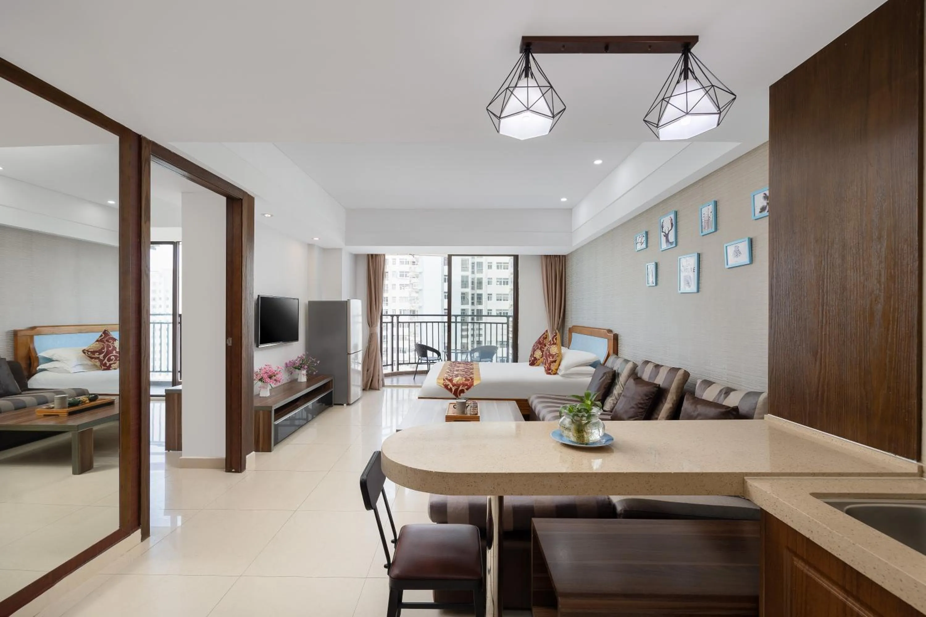 Family Room with Side Sea View in Sanya Sun and Sea Gueshouse