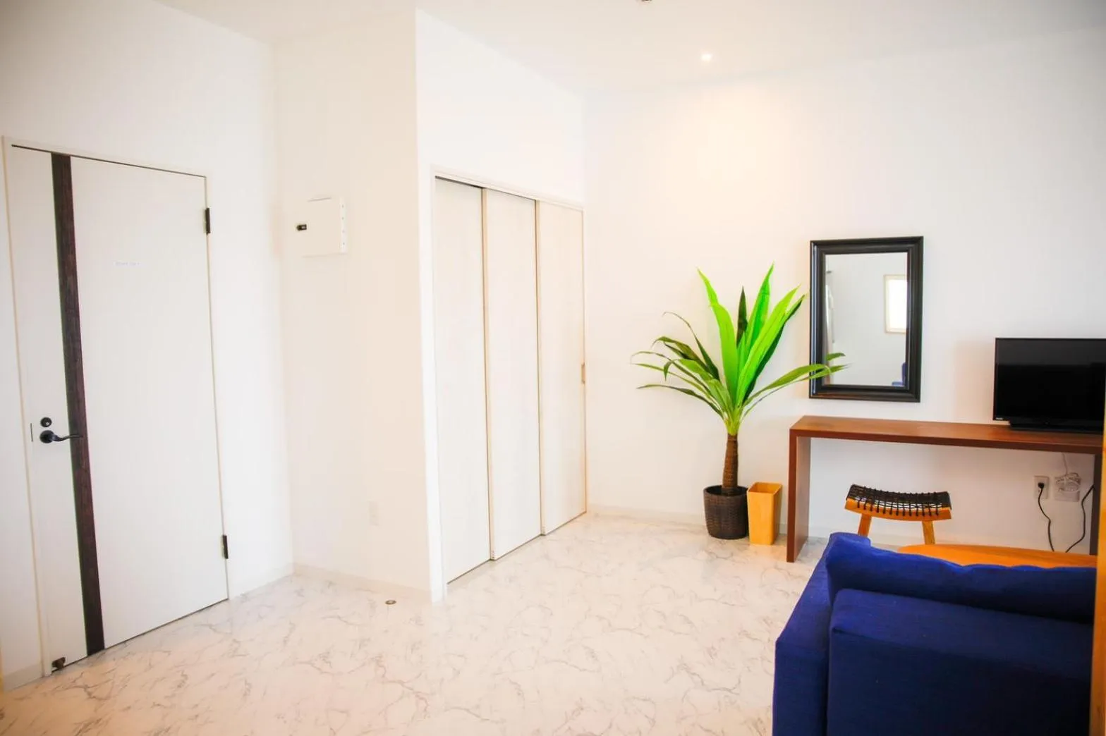 wardrobe in SHIRAHAMA BEACH GARDEN