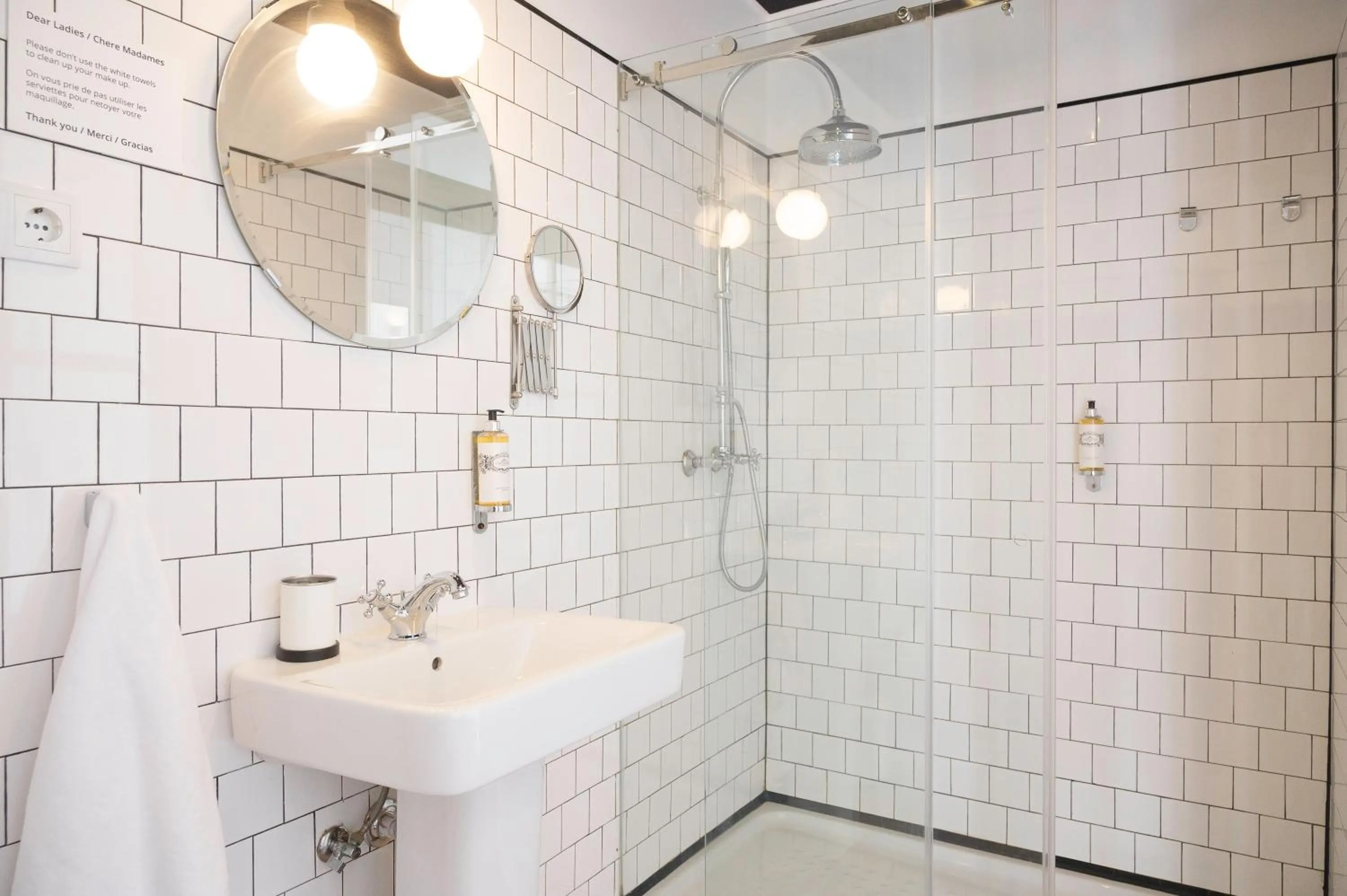 Bathroom in Miragaia - Riverside Suites - Adults Only