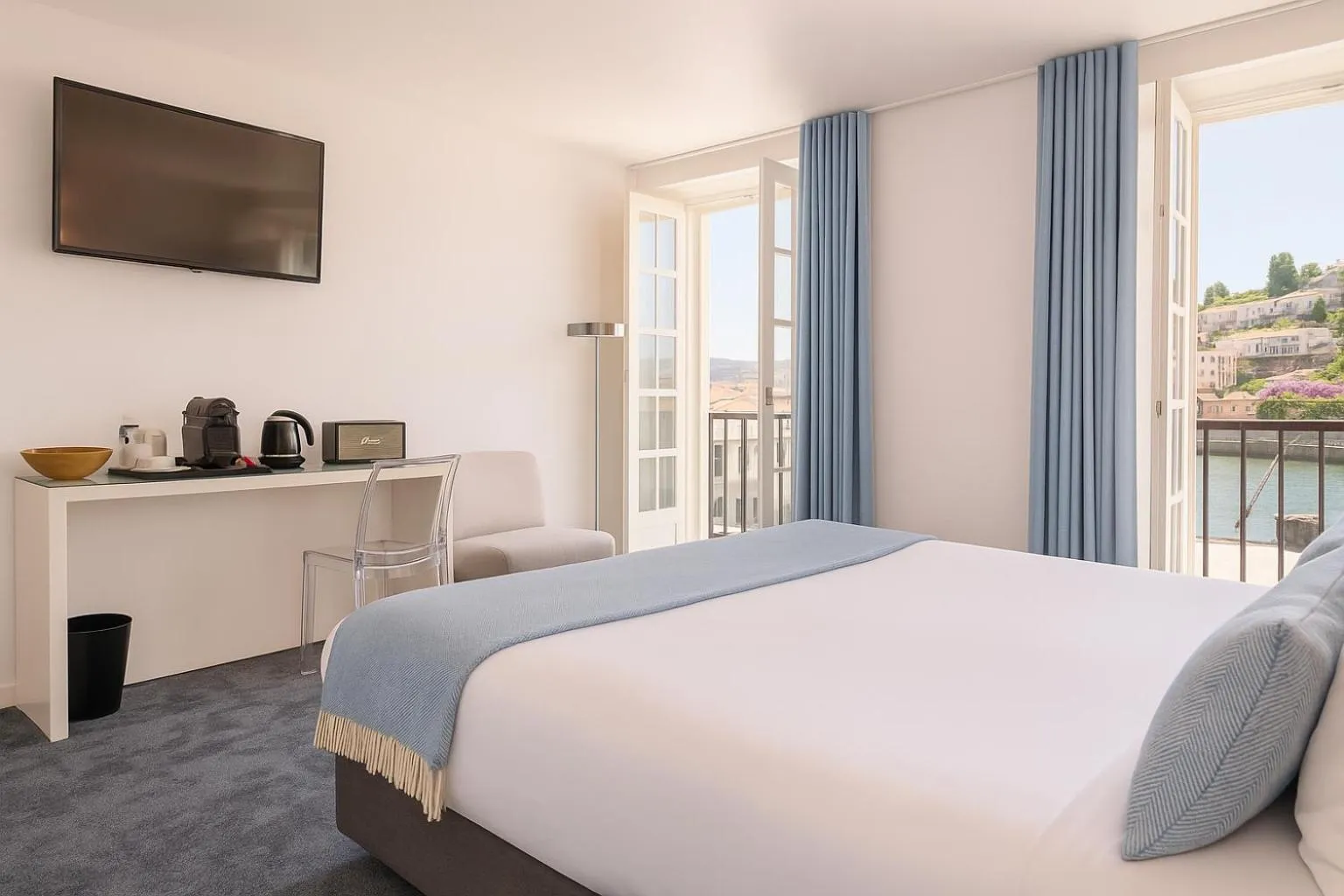 Photo of the whole room, Bed in Miragaia - Riverside Suites - Adults Only