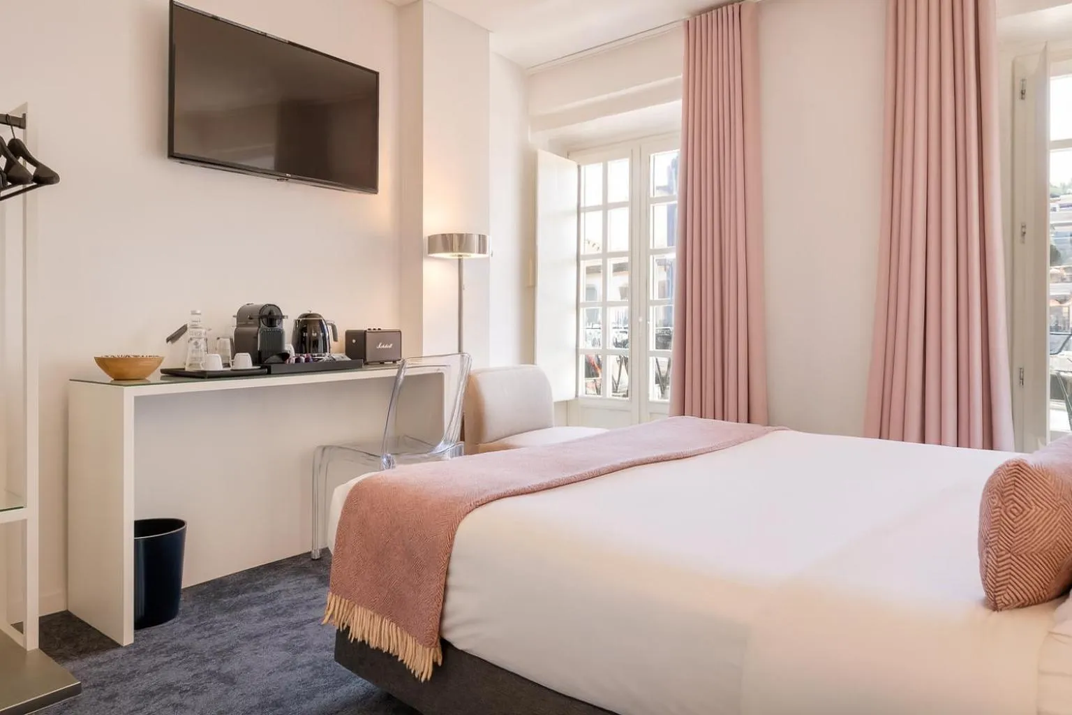 Photo of the whole room, Bed in Miragaia - Riverside Suites - Adults Only