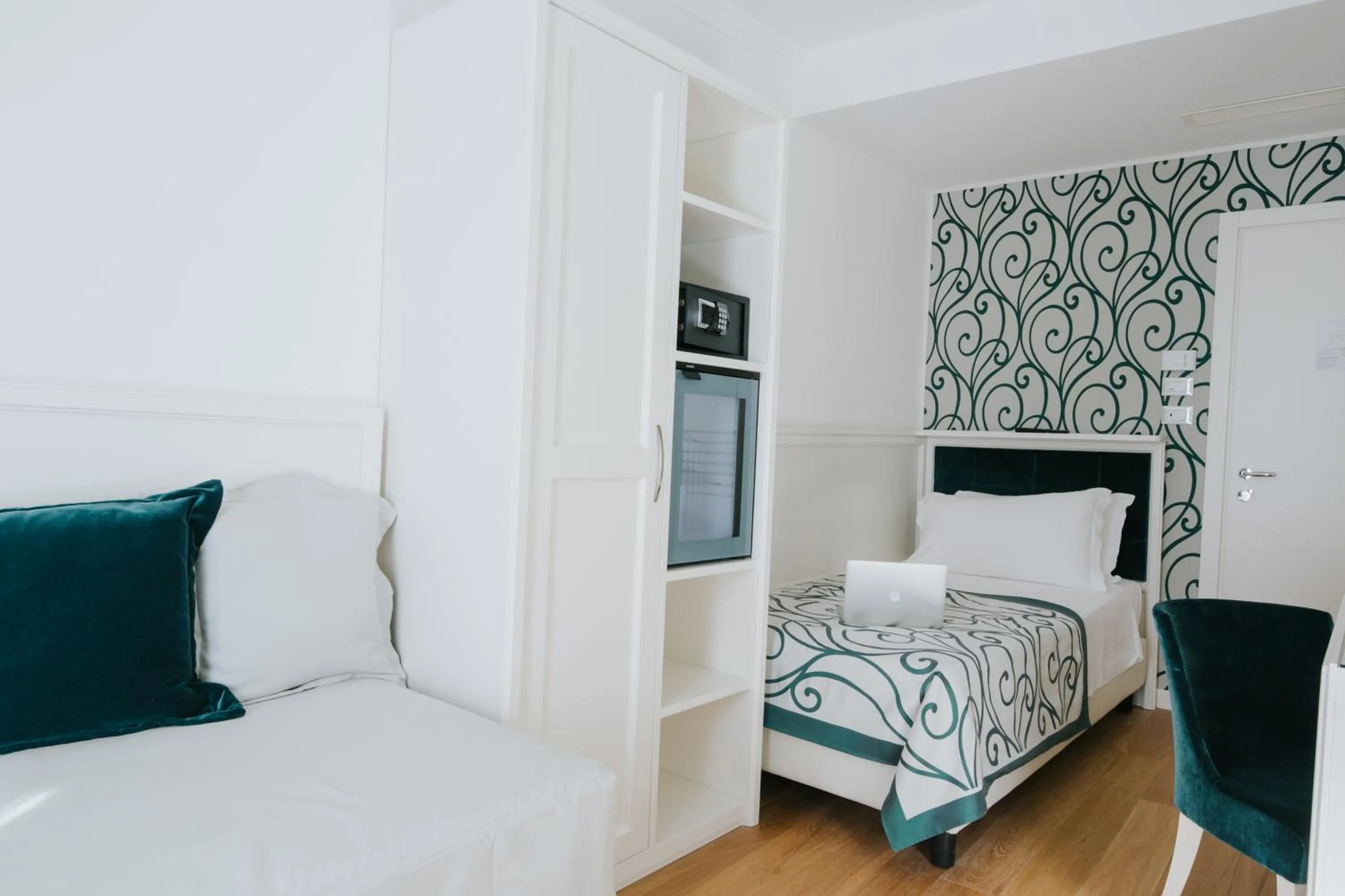 Bedroom, Bed in Hotel Città di Parenzo