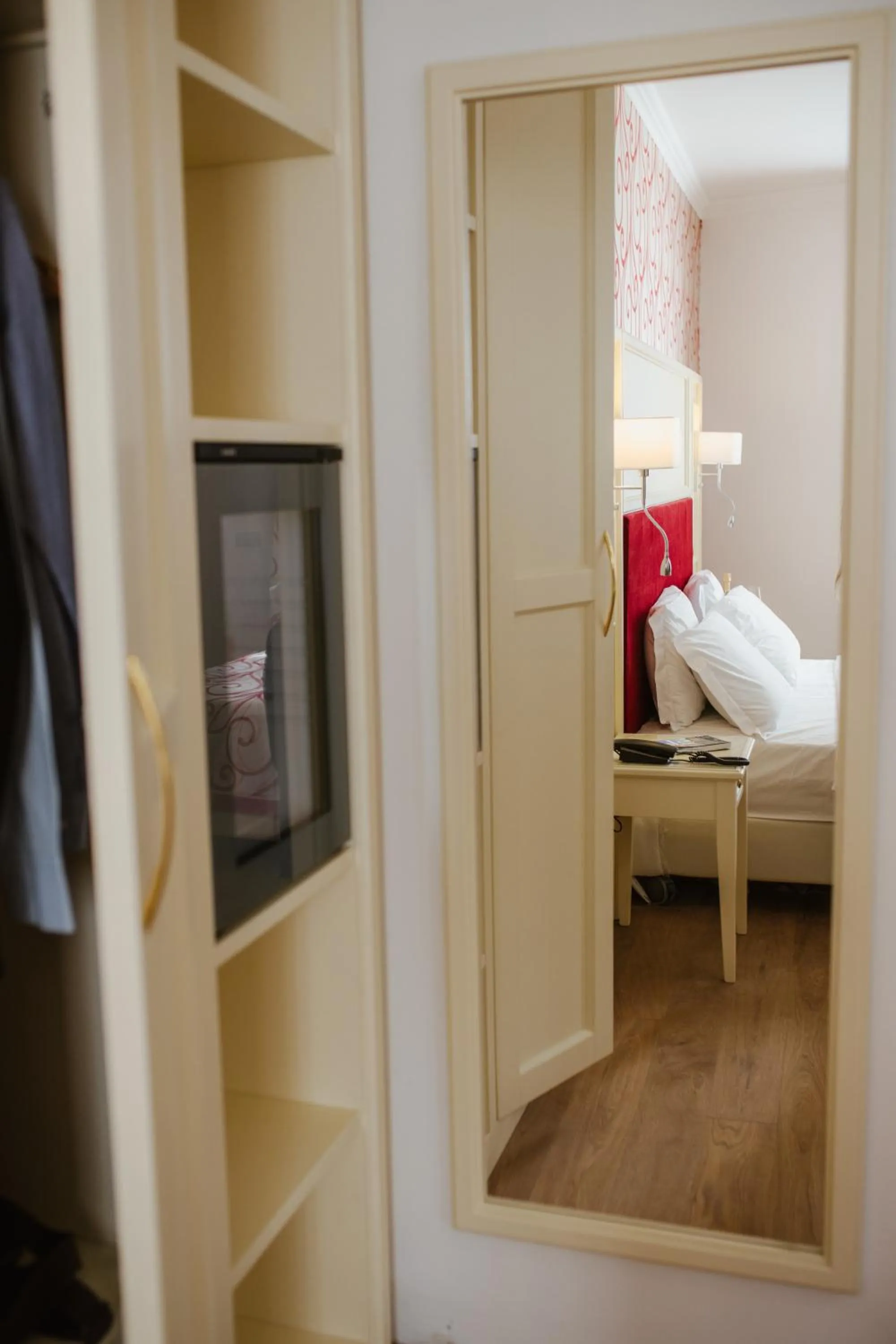 Bedroom, Bed in Hotel Città di Parenzo