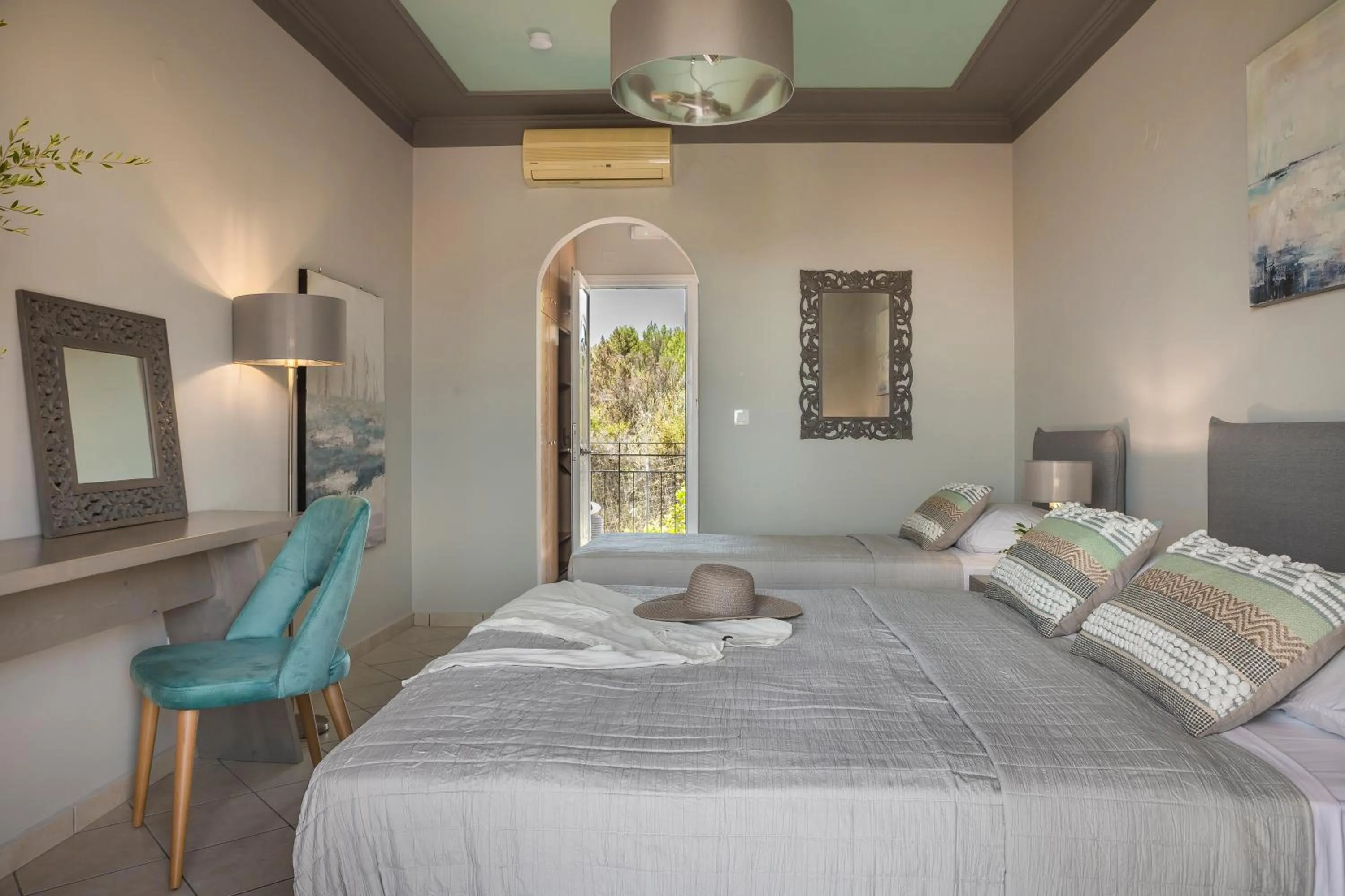 Bedroom, Bed in Makis Hotel