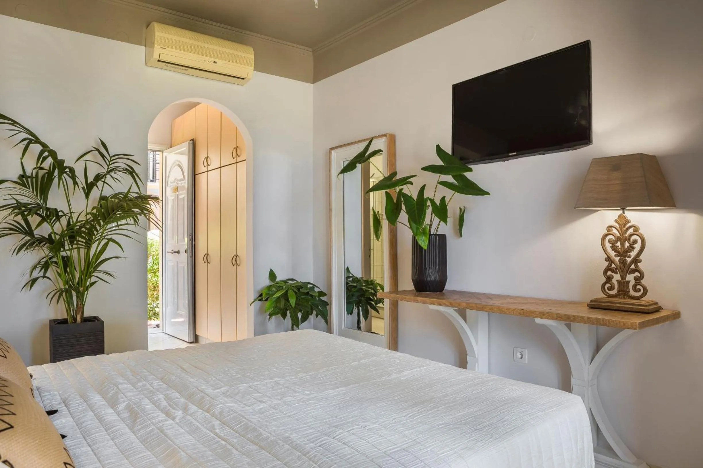 Photo of the whole room, Bed in Makis Hotel