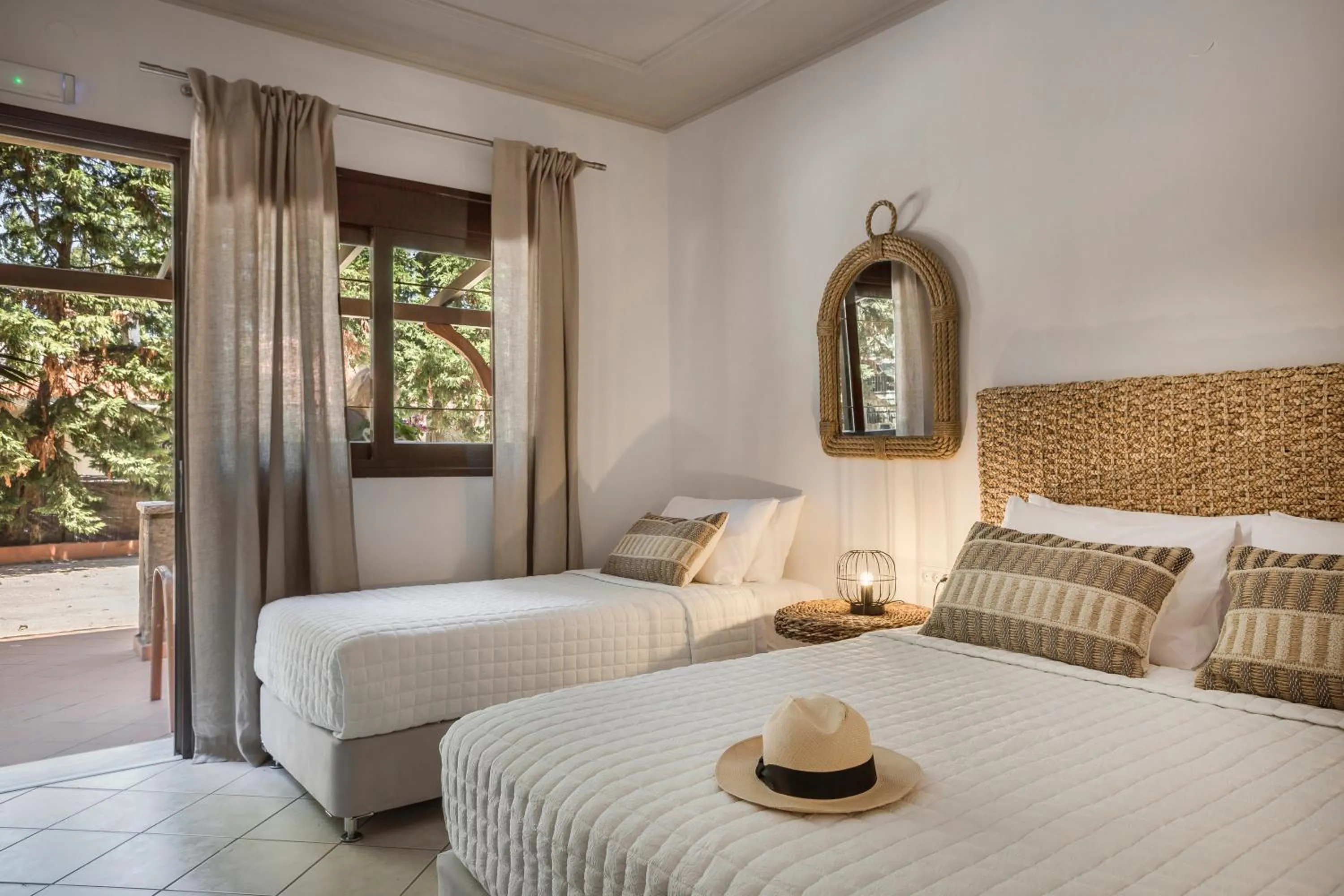 Bedroom, Bed in Makis Hotel