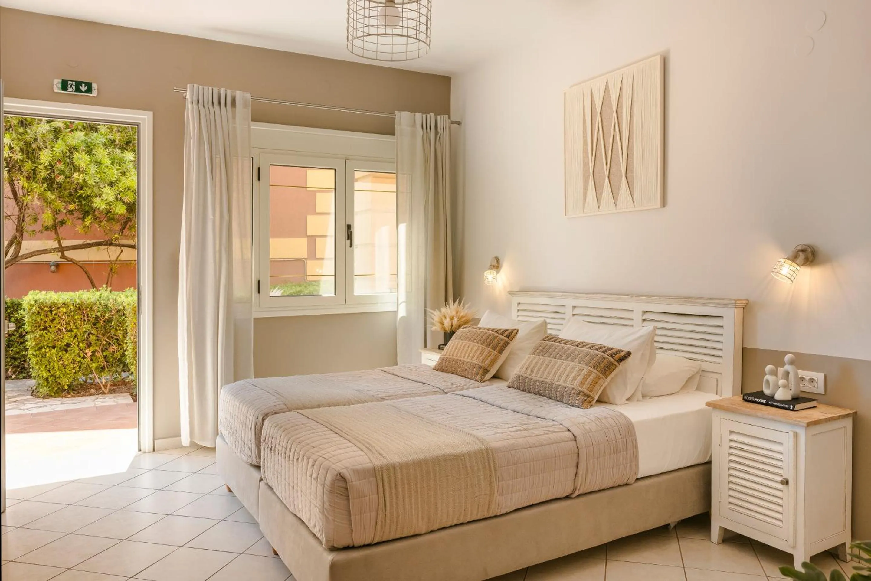 Photo of the whole room, Bed in Makis Hotel