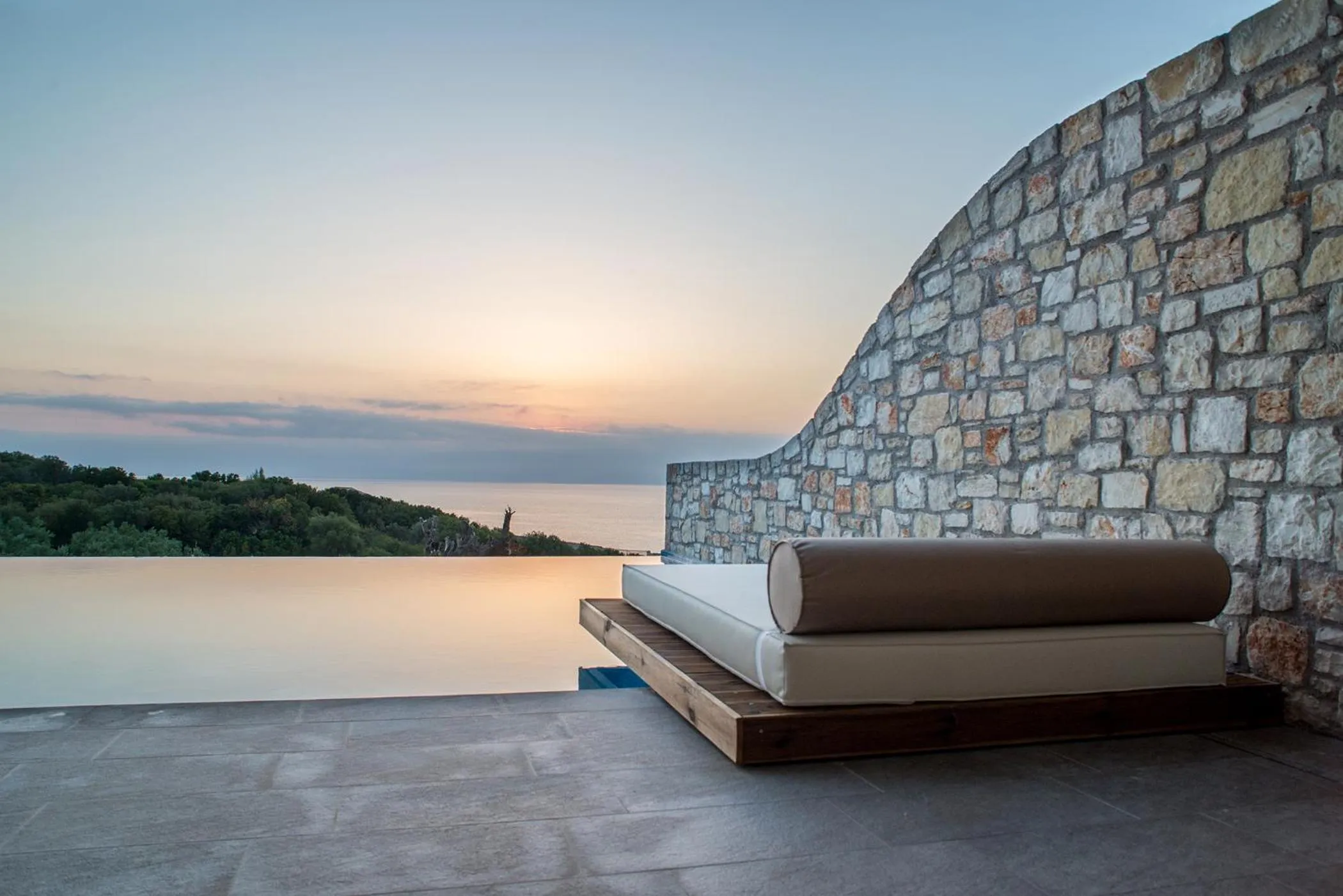 Aliv stone suites & spa