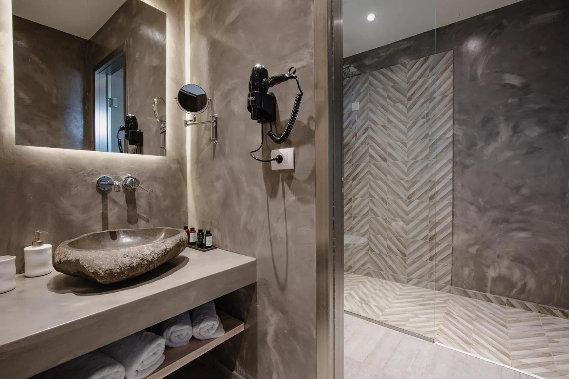 Aliv stone suites & spa