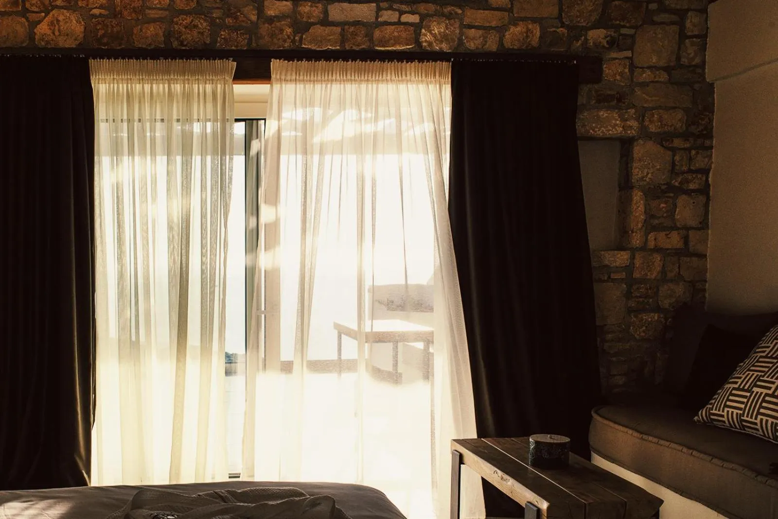 Decorative detail in Aliv stone suites & spa