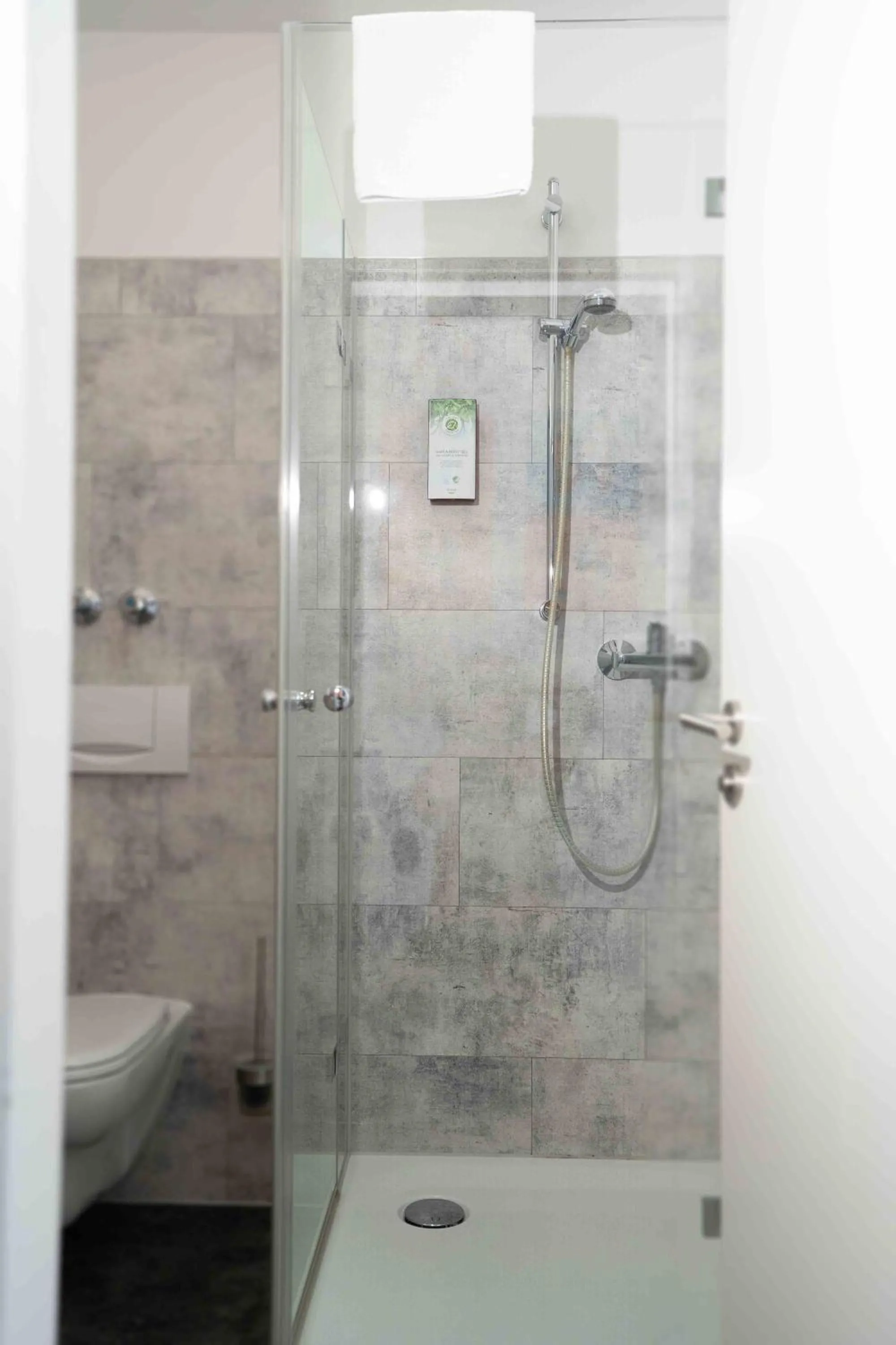 Shower in Plaza Inn Hannover City Nord