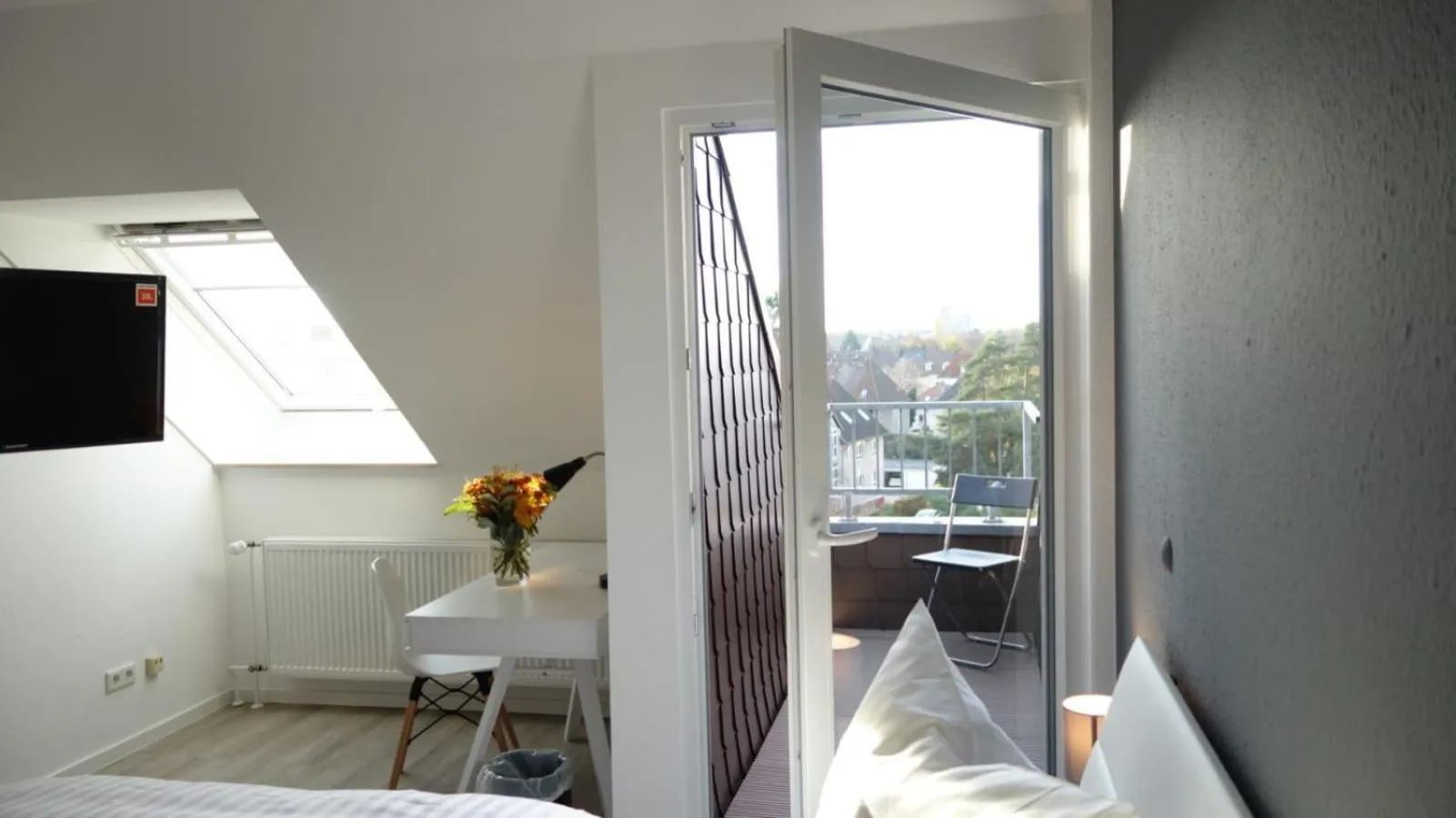 TV and multimedia, Bed in Plaza Inn Hannover City Nord