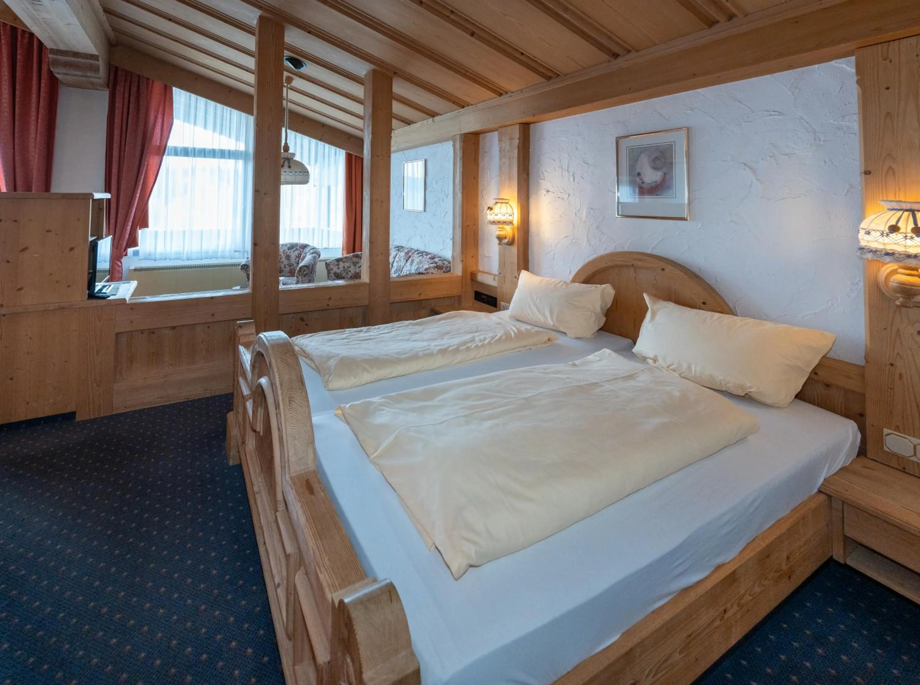 Photo of the whole room, Bed in Hotels am Kranichsee