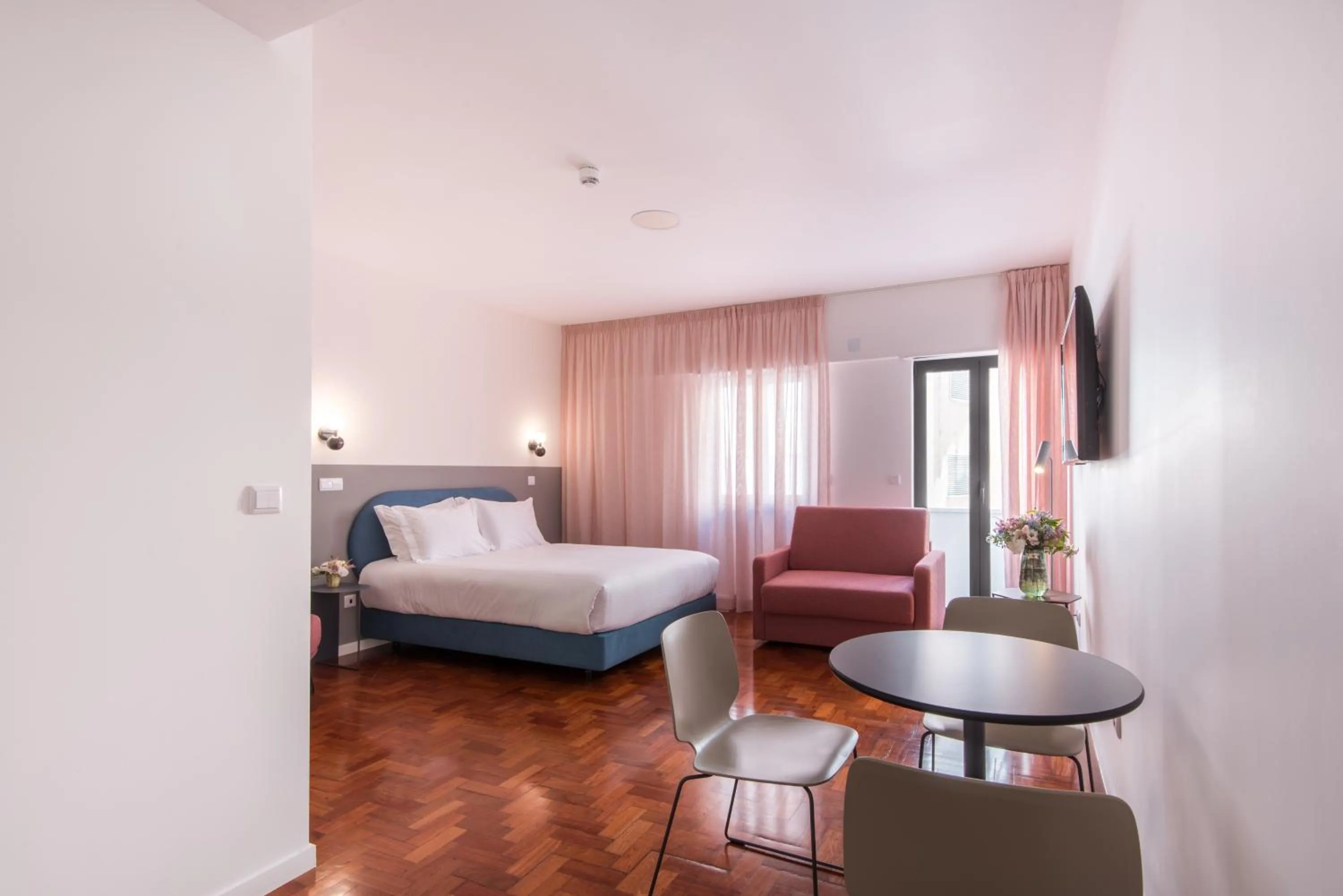 Bedroom, Bed in Lisbon Serviced Apartments - Campos