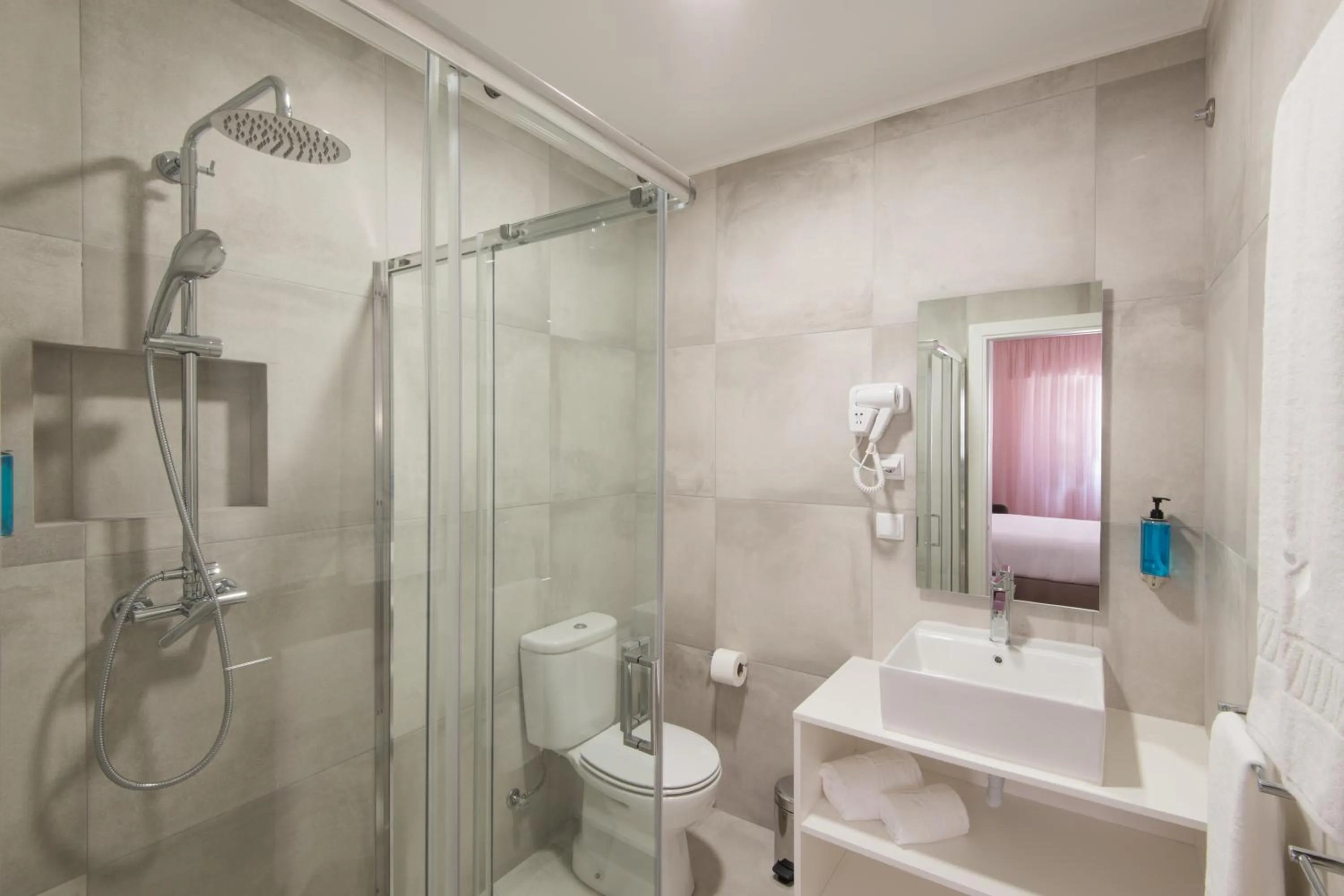 Shower in LSA Campos by Numa