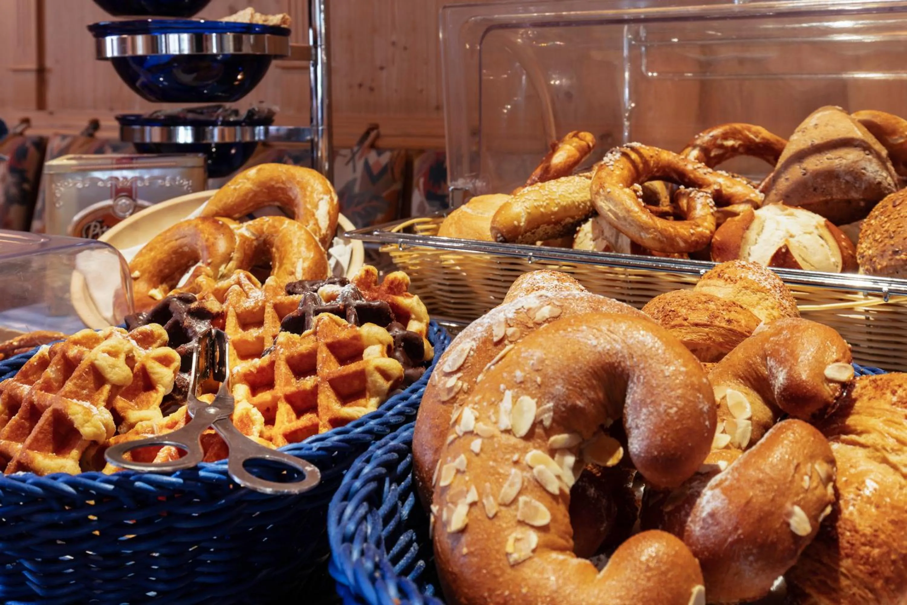 Buffet breakfast in Hotel Hoyacker Hof