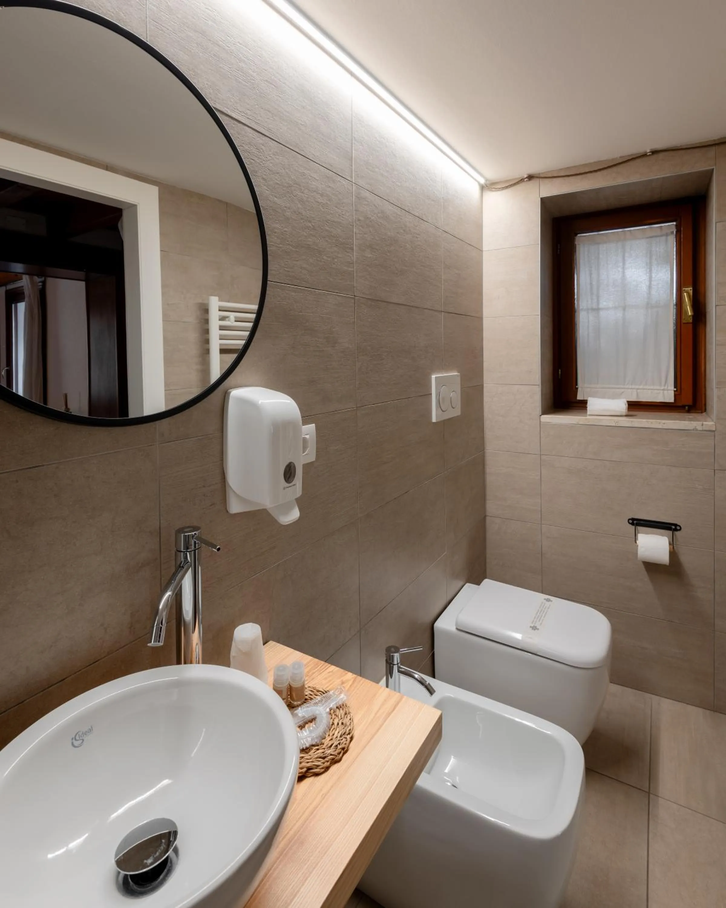 Toilet in BACARìA BED&BREAKFAST