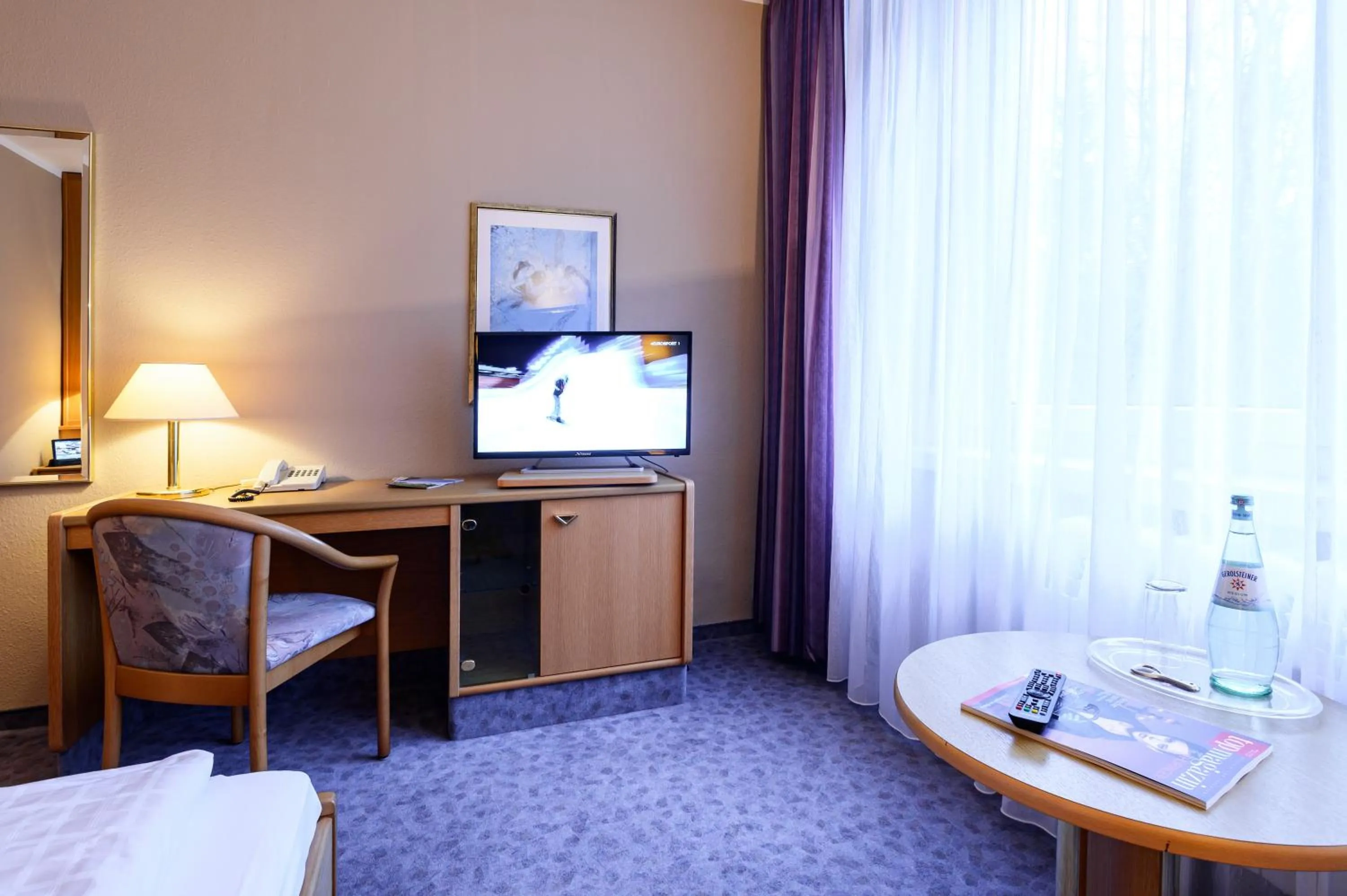 TV and multimedia, Bed in Waldhotel Berghof
