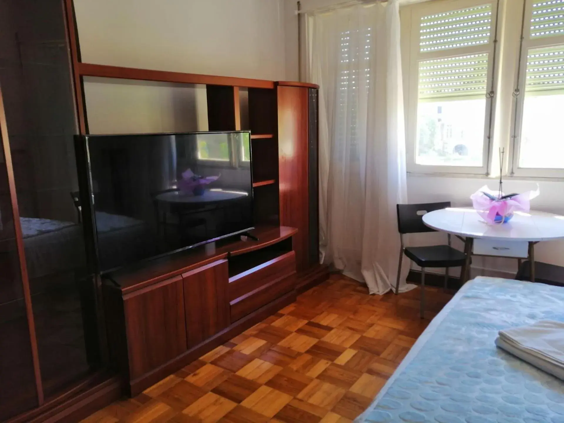 Double or Twin Room with Garden View in Sasimi Nice Hostel Double or Twin Room with Garden View in Sasimi Nice Hostel