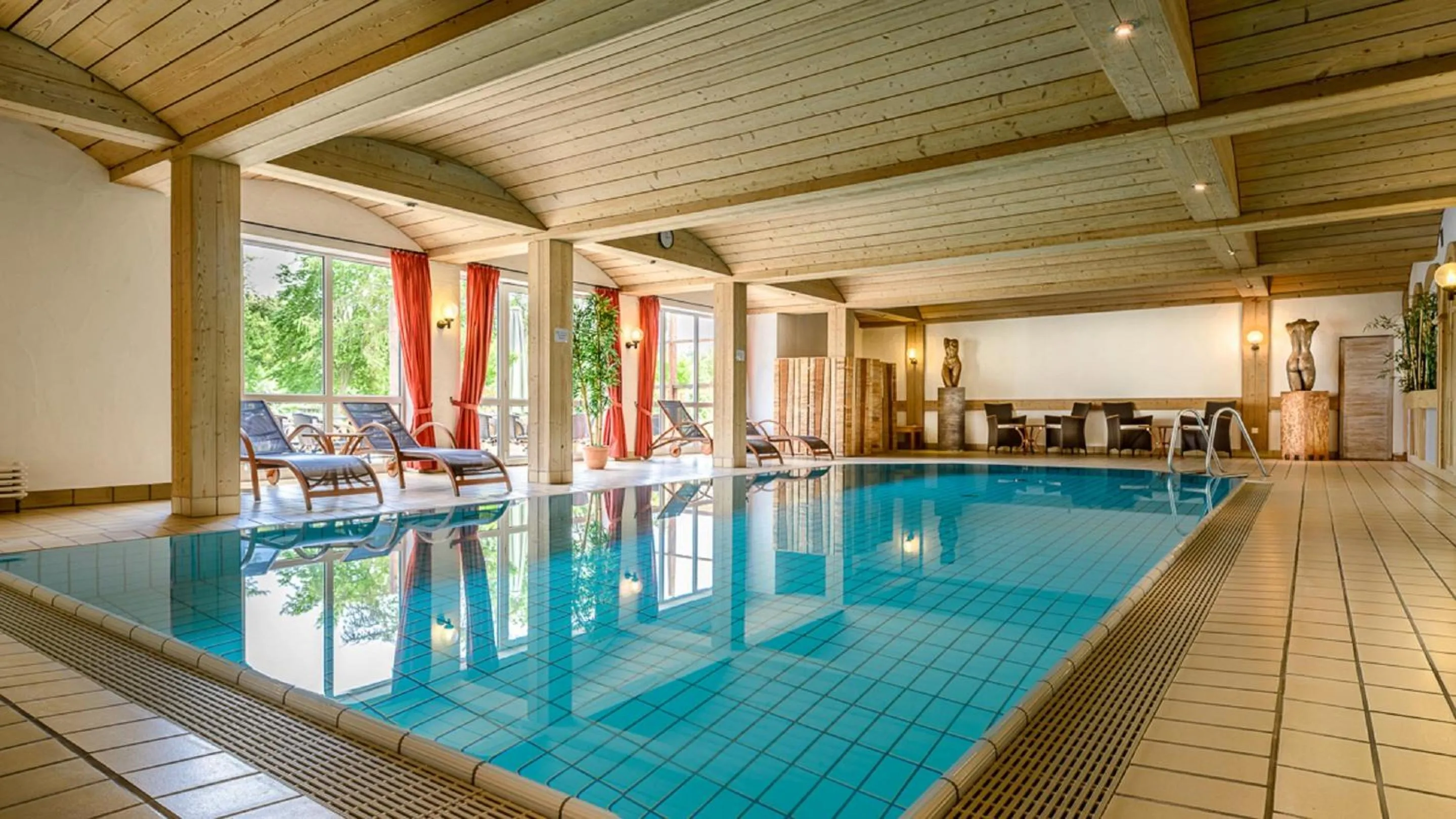 Swimming pool in Hotel Göller
