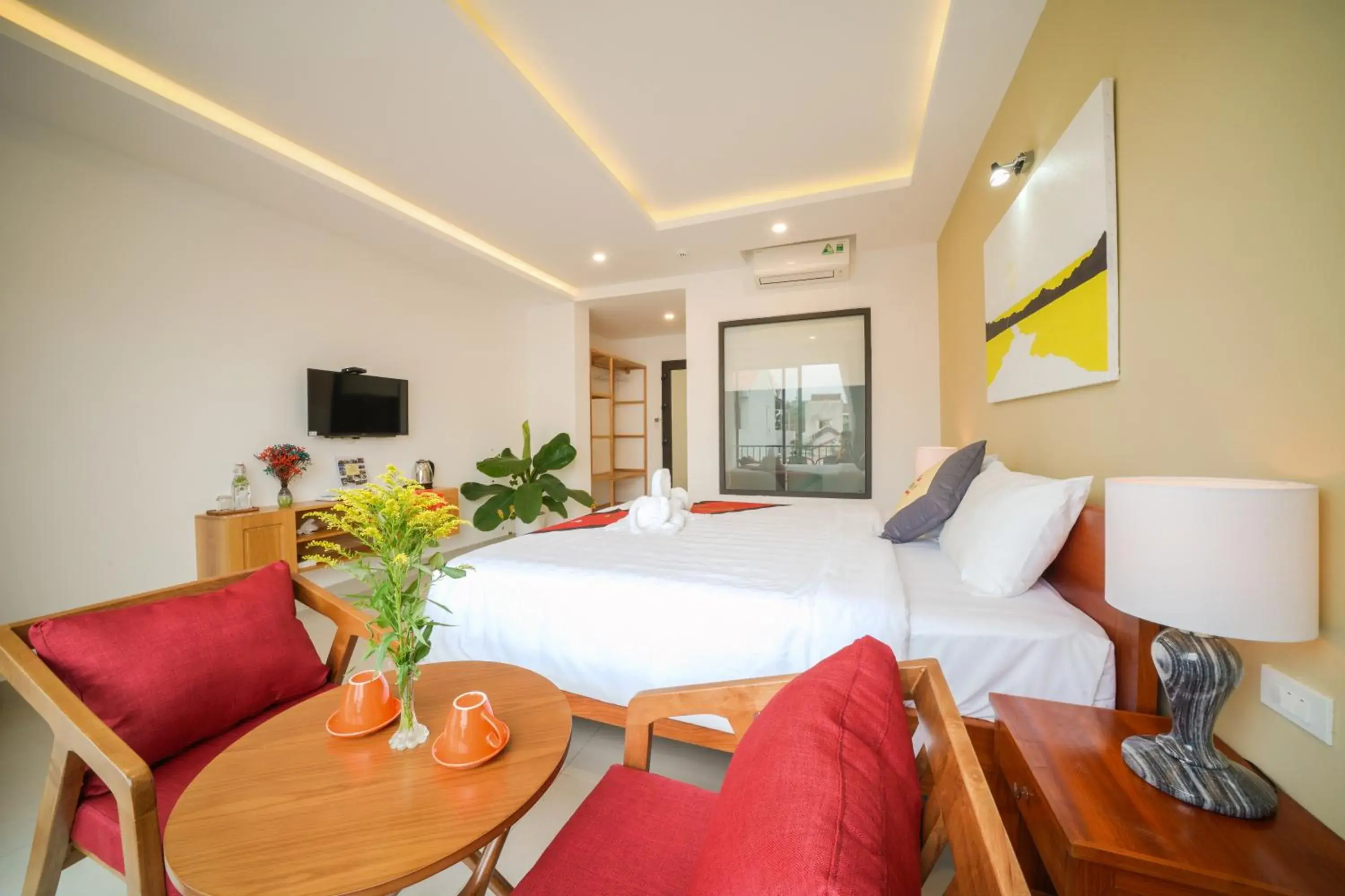 Deluxe Double Room with Balcony in Tam Hong Phuc Homestay Hoi An Deluxe Double Room with Balcony in Tam Hong Phuc Homestay Hoi An