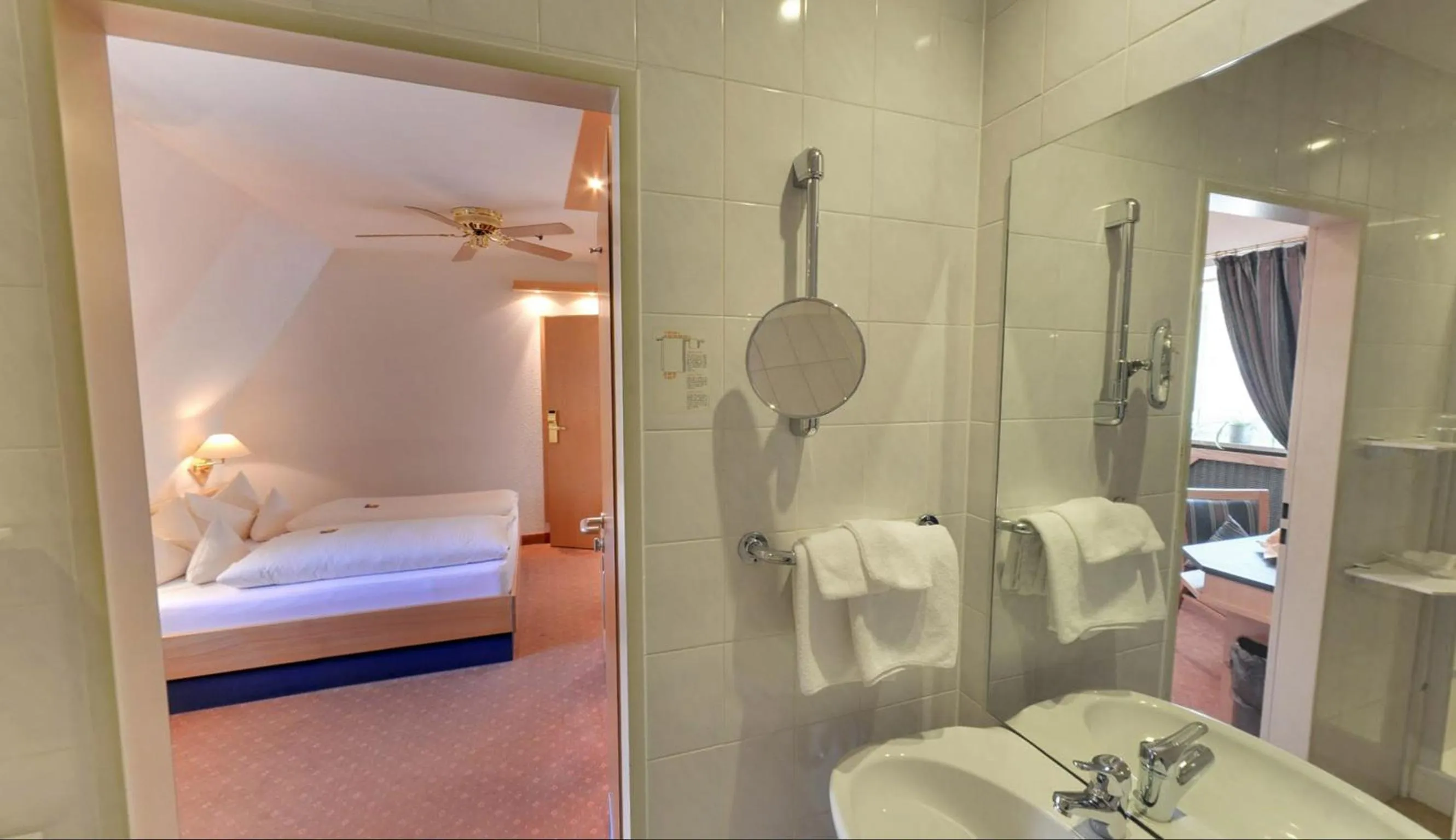 Bathroom, Bed in Hotel Augsburger Hof